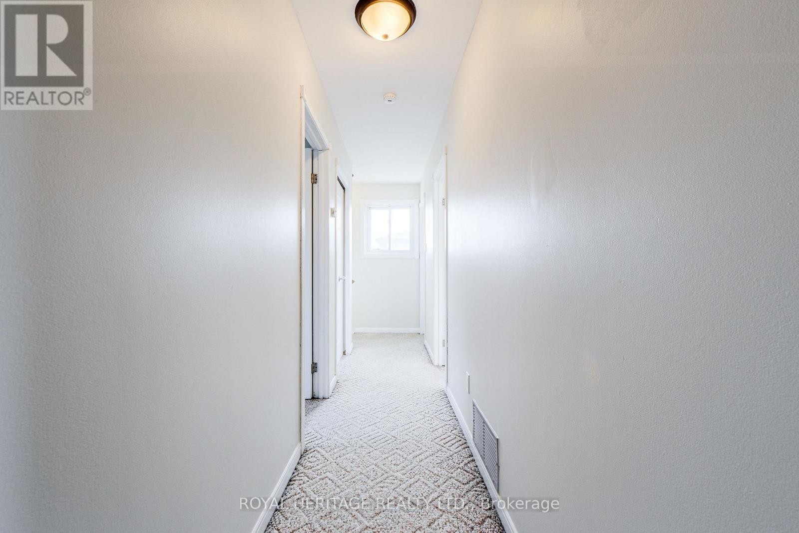 












586 CREEKVIEW CIRCLE

,
Pickering (West Shore),




Ontario
L1W3E4

