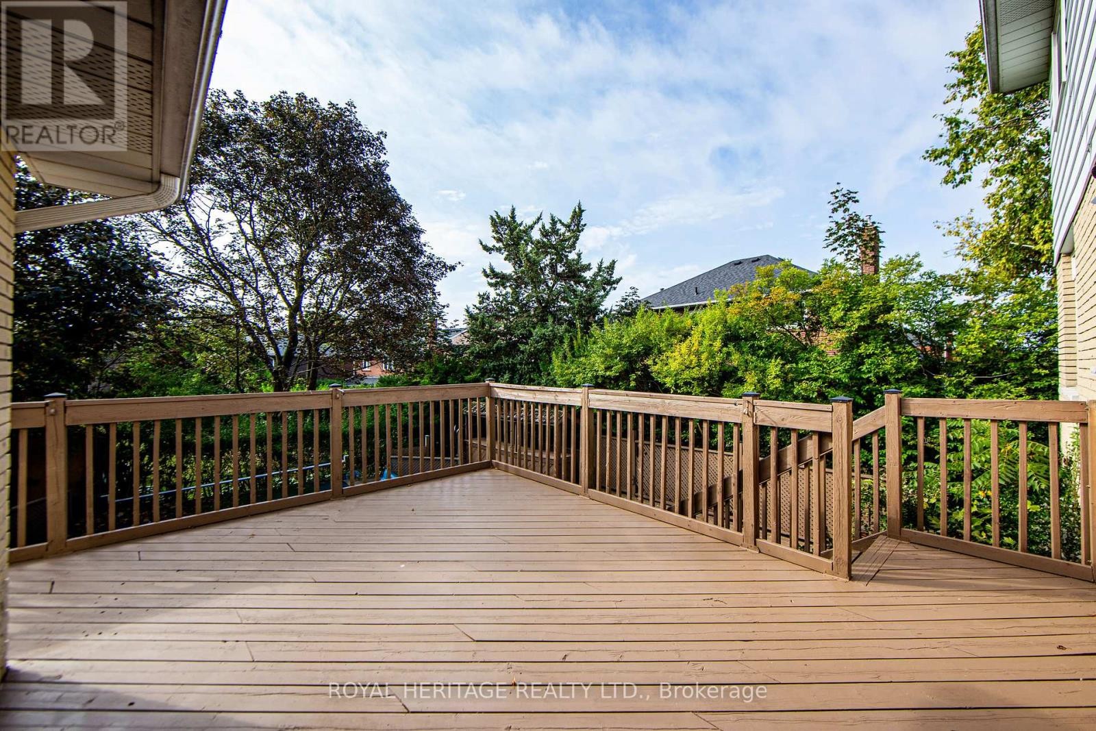 












586 CREEKVIEW CIRCLE

,
Pickering (West Shore),




Ontario
L1W3E4

