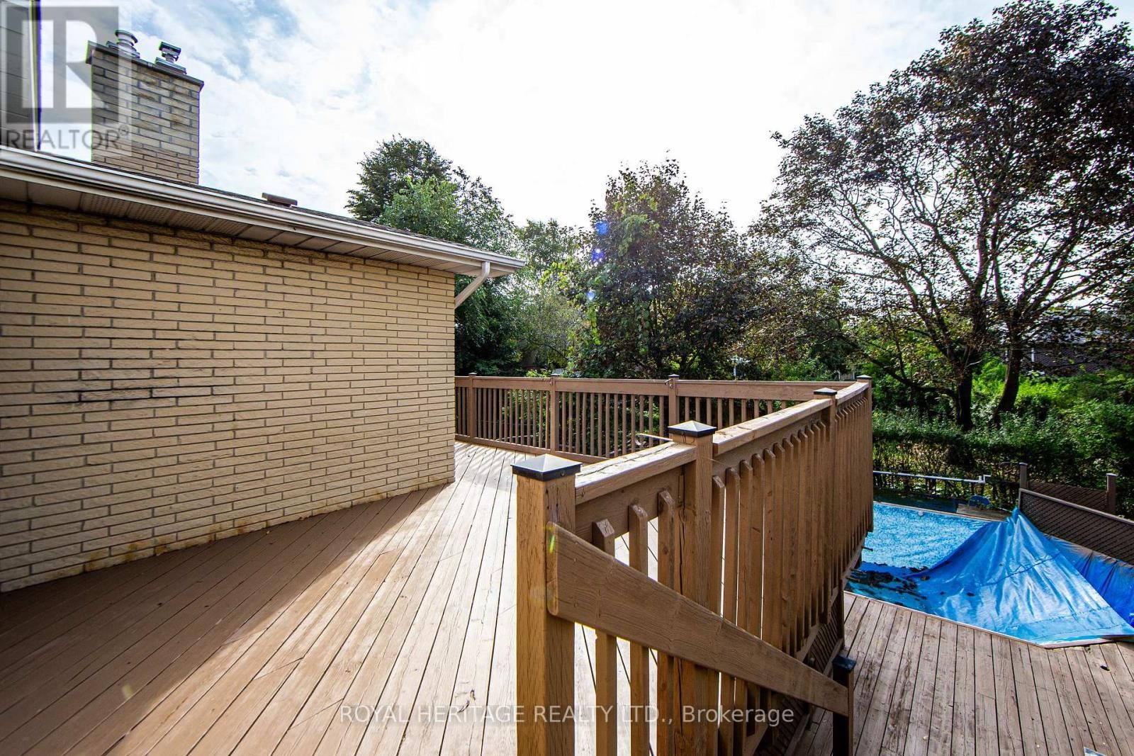 












586 CREEKVIEW CIRCLE

,
Pickering (West Shore),




Ontario
L1W3E4

