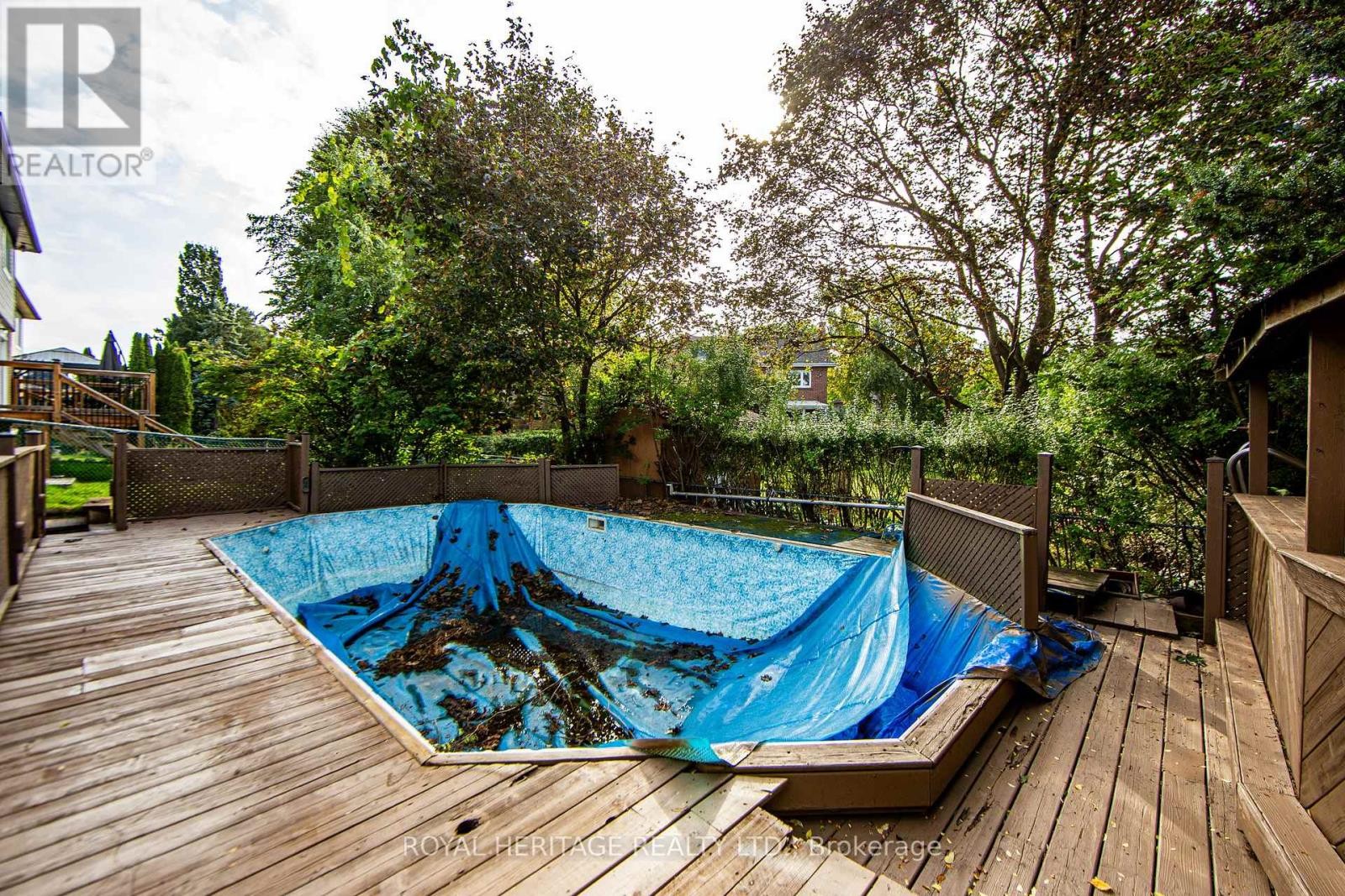 












586 CREEKVIEW CIRCLE

,
Pickering (West Shore),




Ontario
L1W3E4

