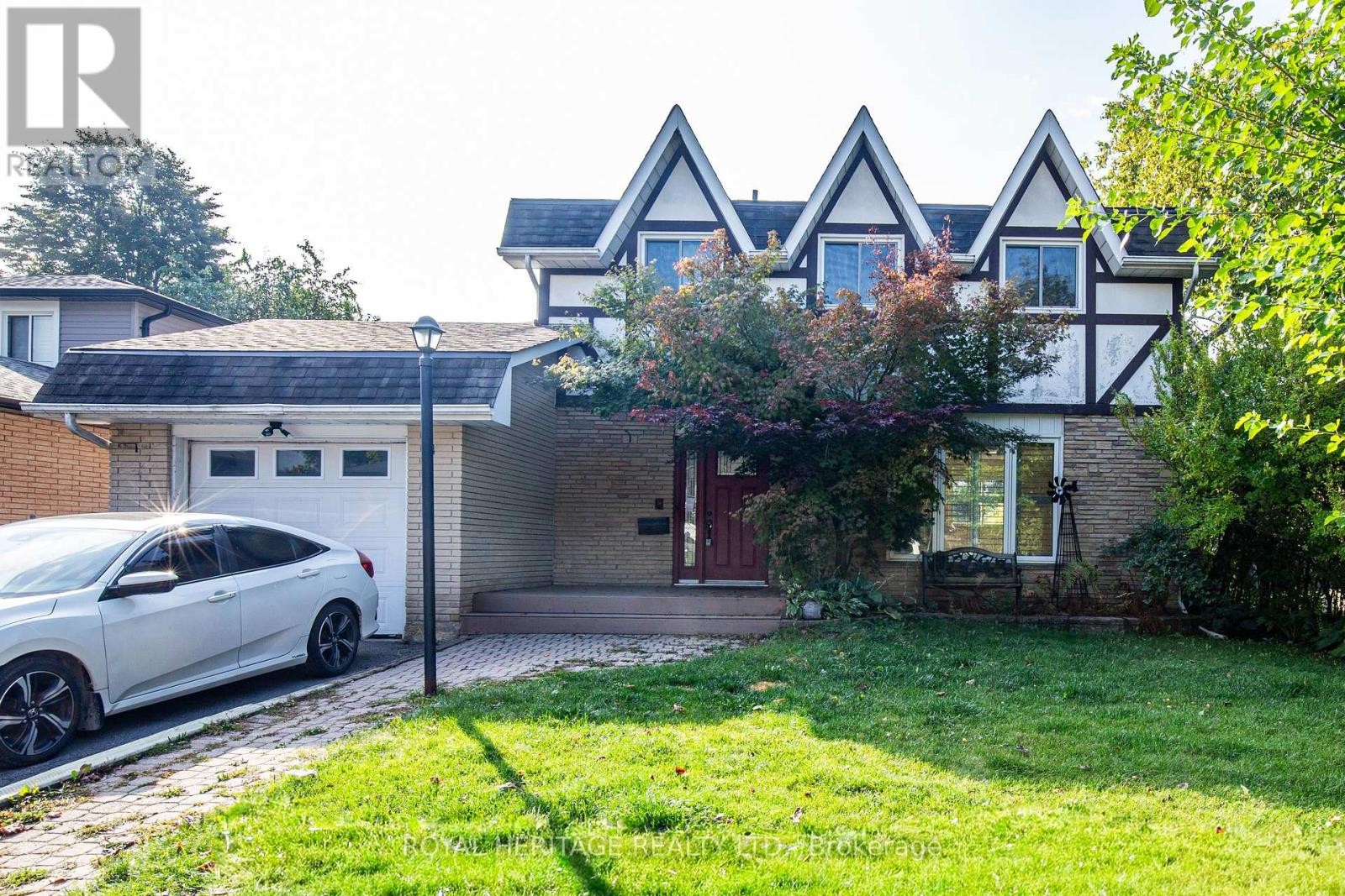 












586 CREEKVIEW CIRCLE

,
Pickering (West Shore),




Ontario
L1W3E4

