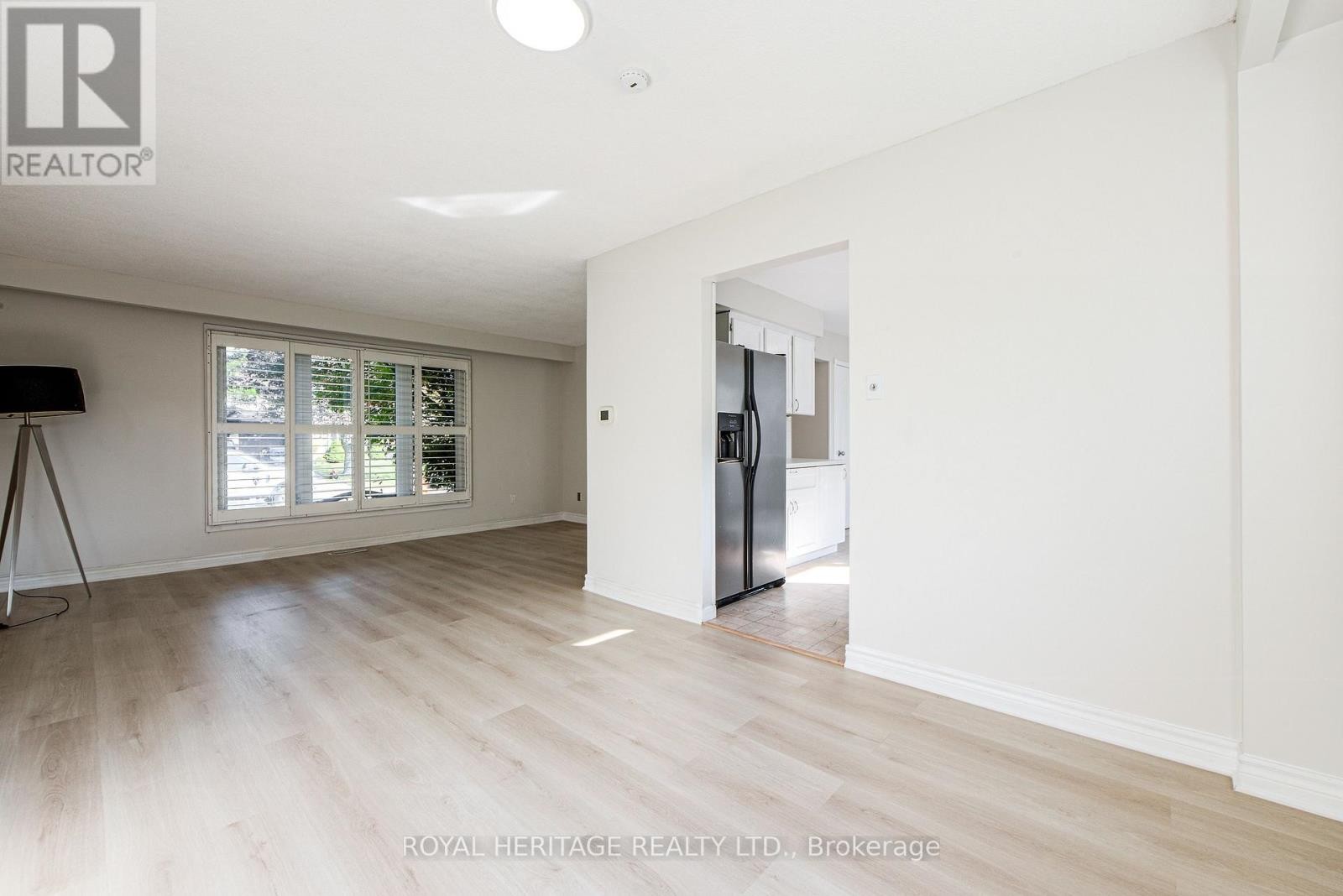 












586 CREEKVIEW CIRCLE

,
Pickering (West Shore),




Ontario
L1W3E4

