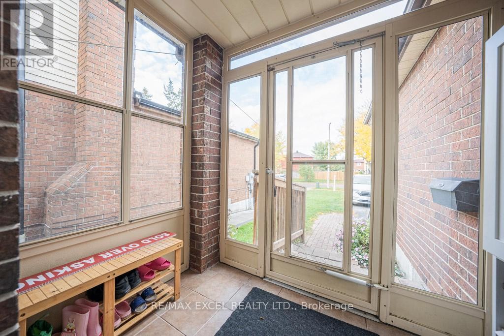 












21 BRIMSTONE CRESCENT

,
Toronto (Agincourt North),




Ontario
M1V3C8

