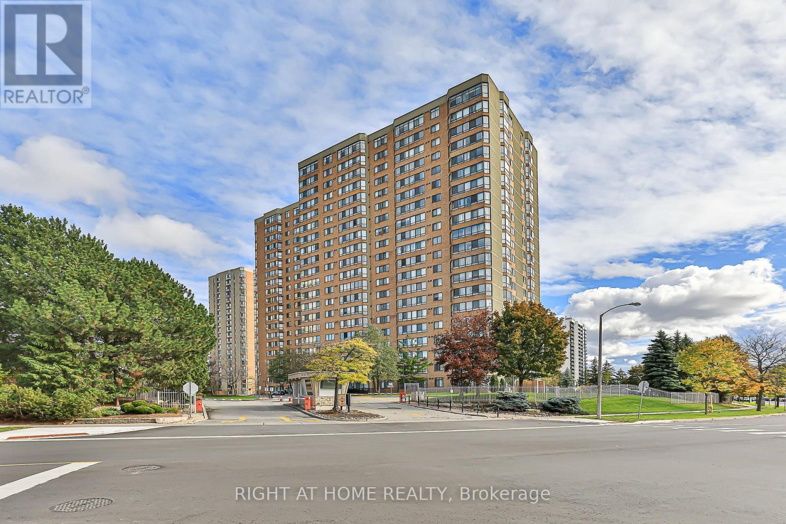 












802 - 55 BAMBURGH CIRCLE

,
Toronto (Steeles),




Ontario
M1W3V4

