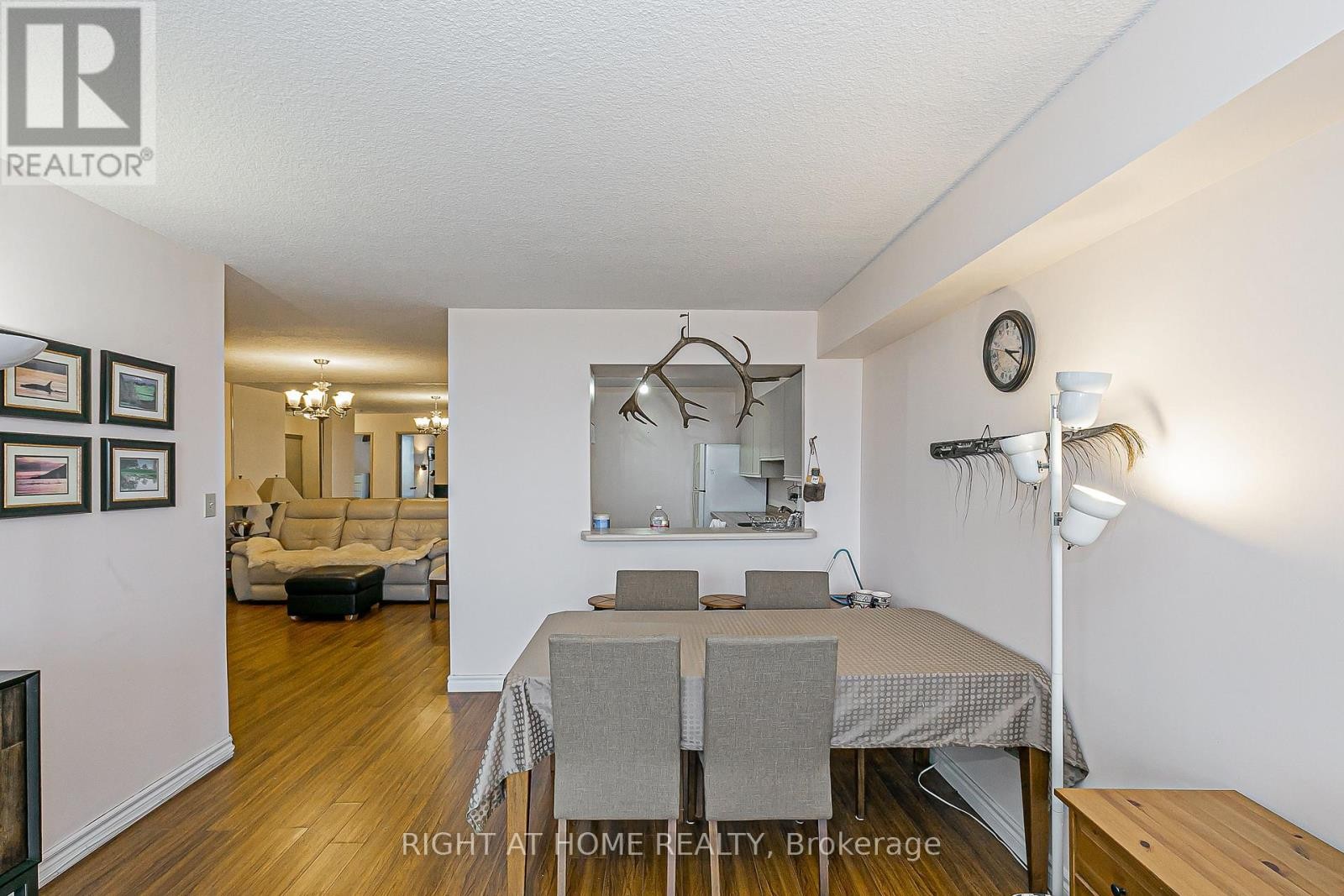 












802 - 55 BAMBURGH CIRCLE

,
Toronto (Steeles),




Ontario
M1W3V4

