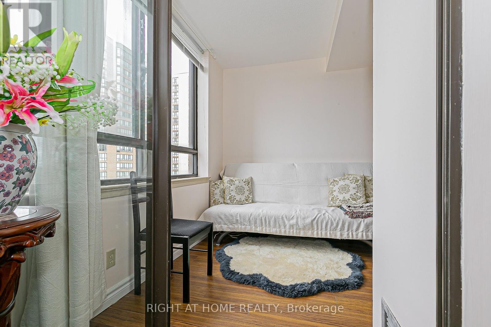 












802 - 55 BAMBURGH CIRCLE

,
Toronto (Steeles),




Ontario
M1W3V4

