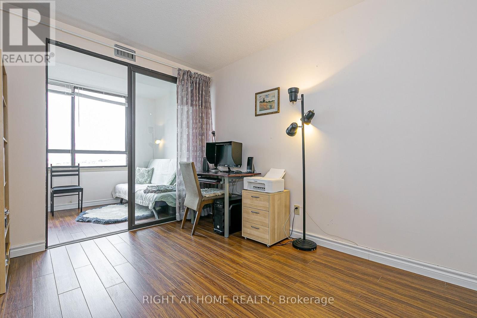 












802 - 55 BAMBURGH CIRCLE

,
Toronto (Steeles),




Ontario
M1W3V4

