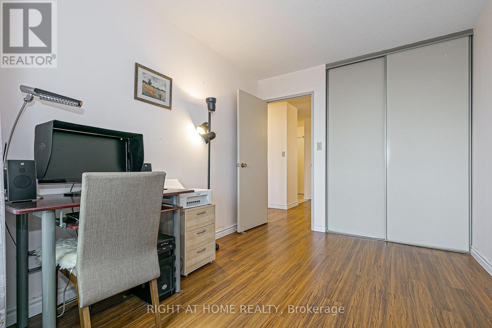 












802 - 55 BAMBURGH CIRCLE

,
Toronto (Steeles),




Ontario
M1W3V4

