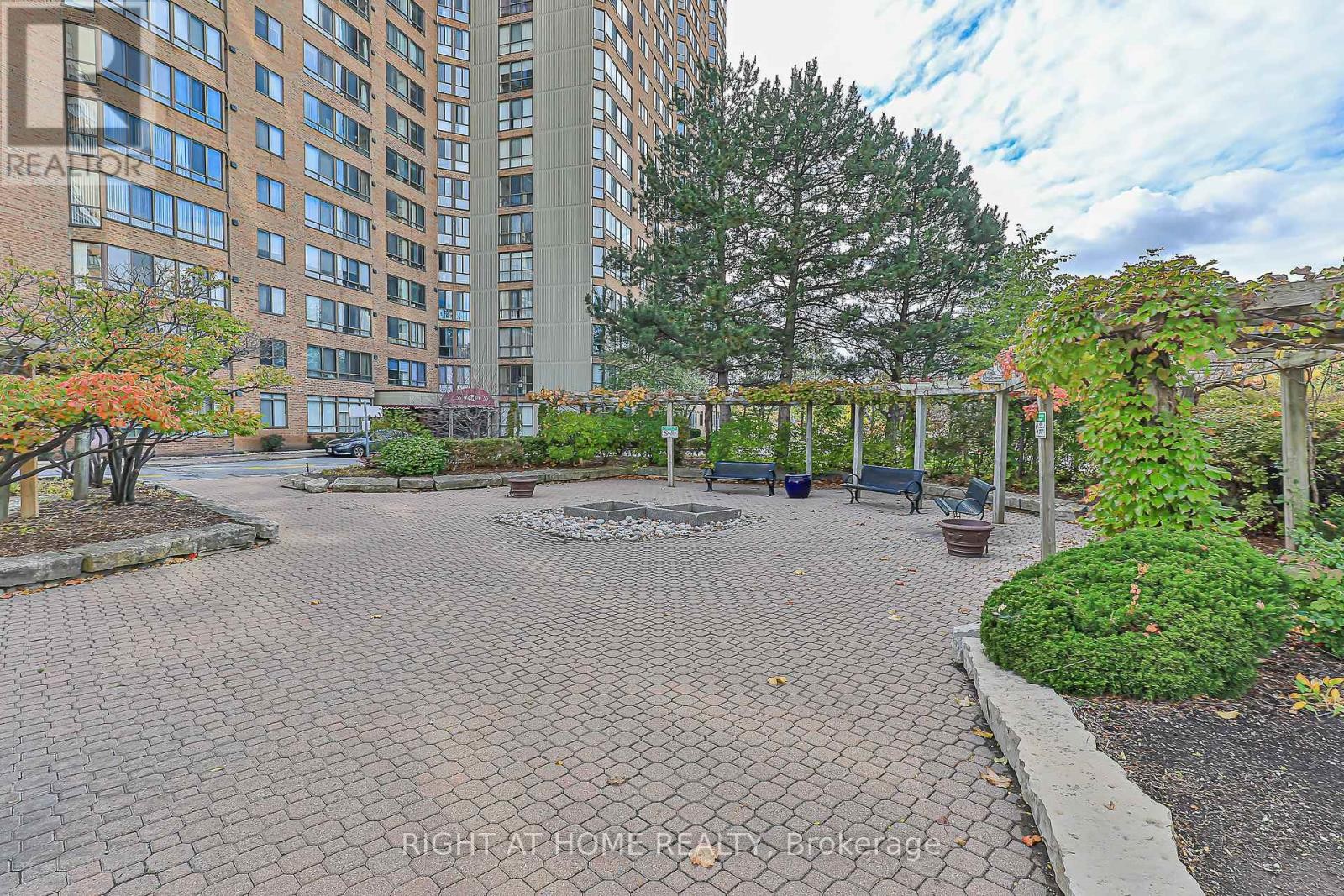 












802 - 55 BAMBURGH CIRCLE

,
Toronto (Steeles),




Ontario
M1W3V4

