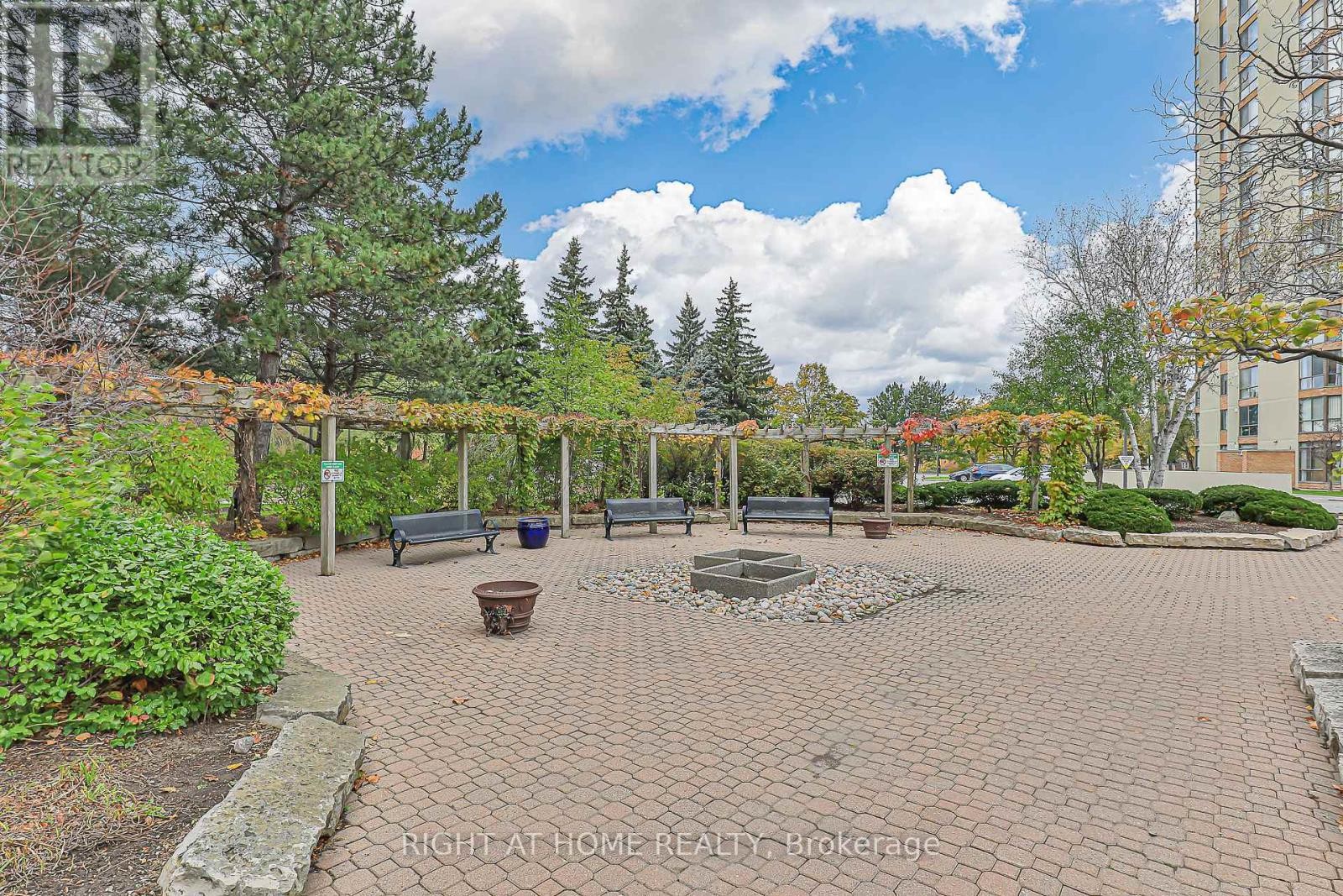 












802 - 55 BAMBURGH CIRCLE

,
Toronto (Steeles),




Ontario
M1W3V4

