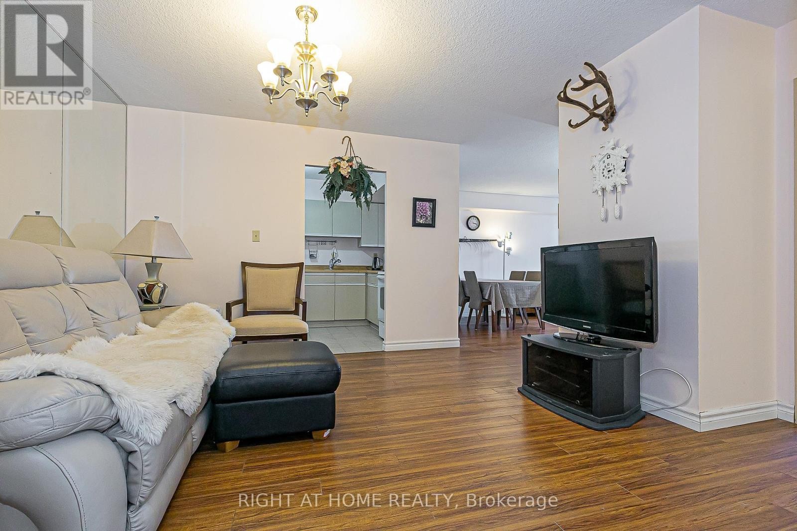 












802 - 55 BAMBURGH CIRCLE

,
Toronto (Steeles),




Ontario
M1W3V4

