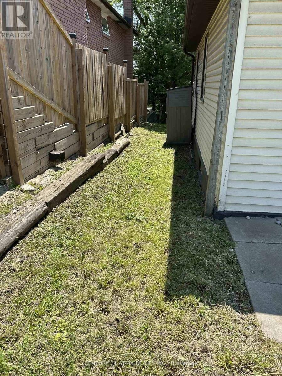 












417 BLOOR STREET E

,
Oshawa (Farewell),




Ontario
L1H3M9

