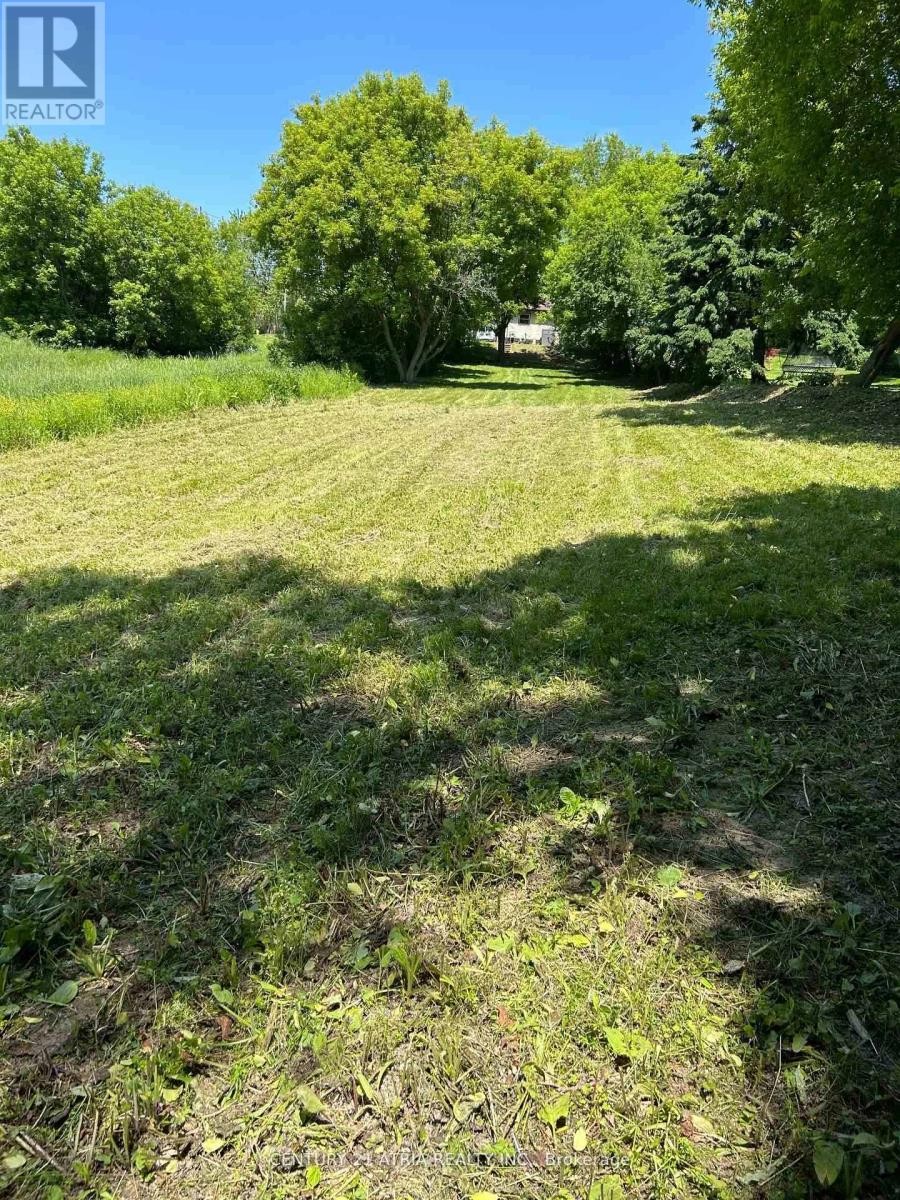 












417 BLOOR STREET E

,
Oshawa (Farewell),




Ontario
L1H3M9

