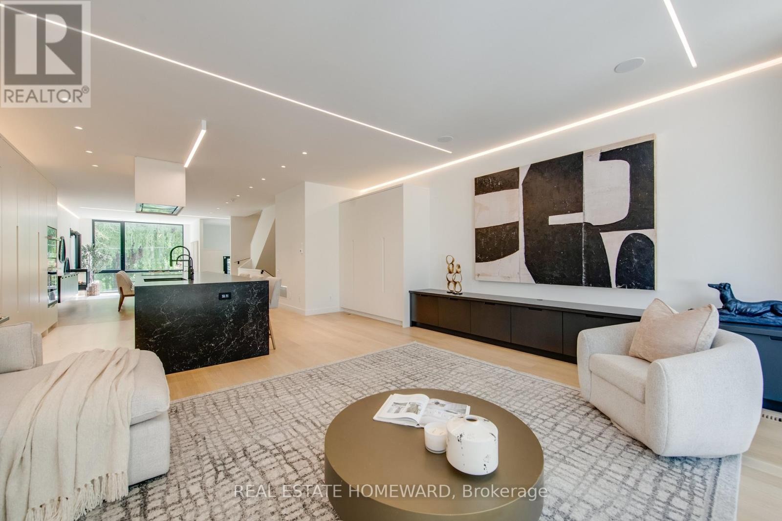 












174 KENILWORTH AVENUE

,
Toronto (The Beaches),




Ontario
M4L3S6

