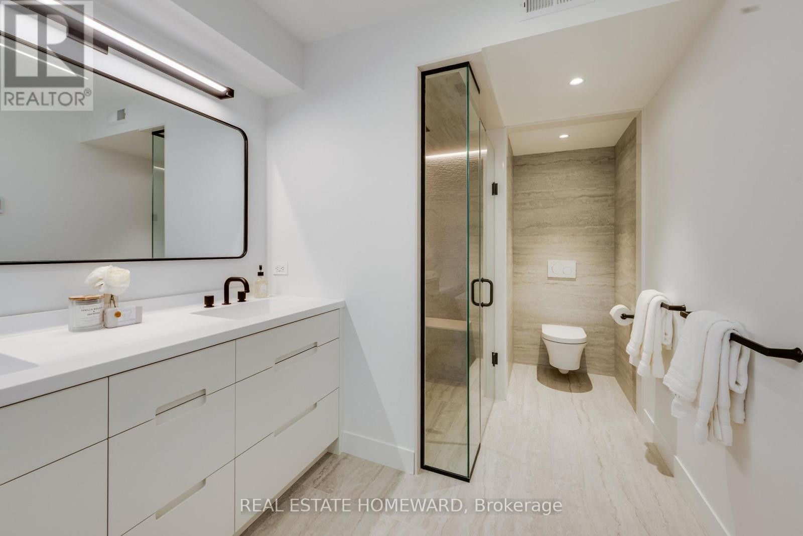 












174 KENILWORTH AVENUE

,
Toronto (The Beaches),




Ontario
M4L3S6

