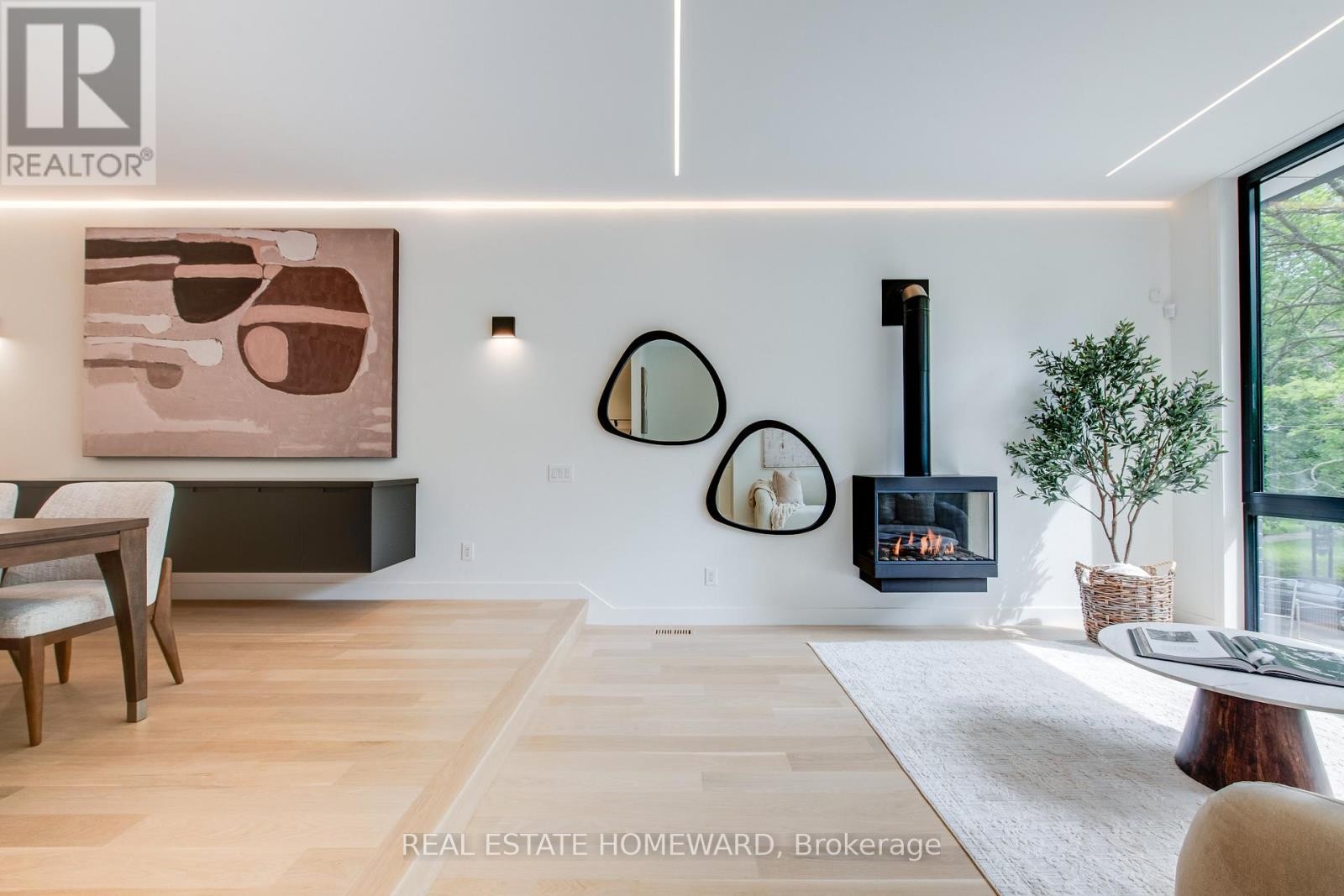 












174 KENILWORTH AVENUE

,
Toronto (The Beaches),




Ontario
M4L3S6

