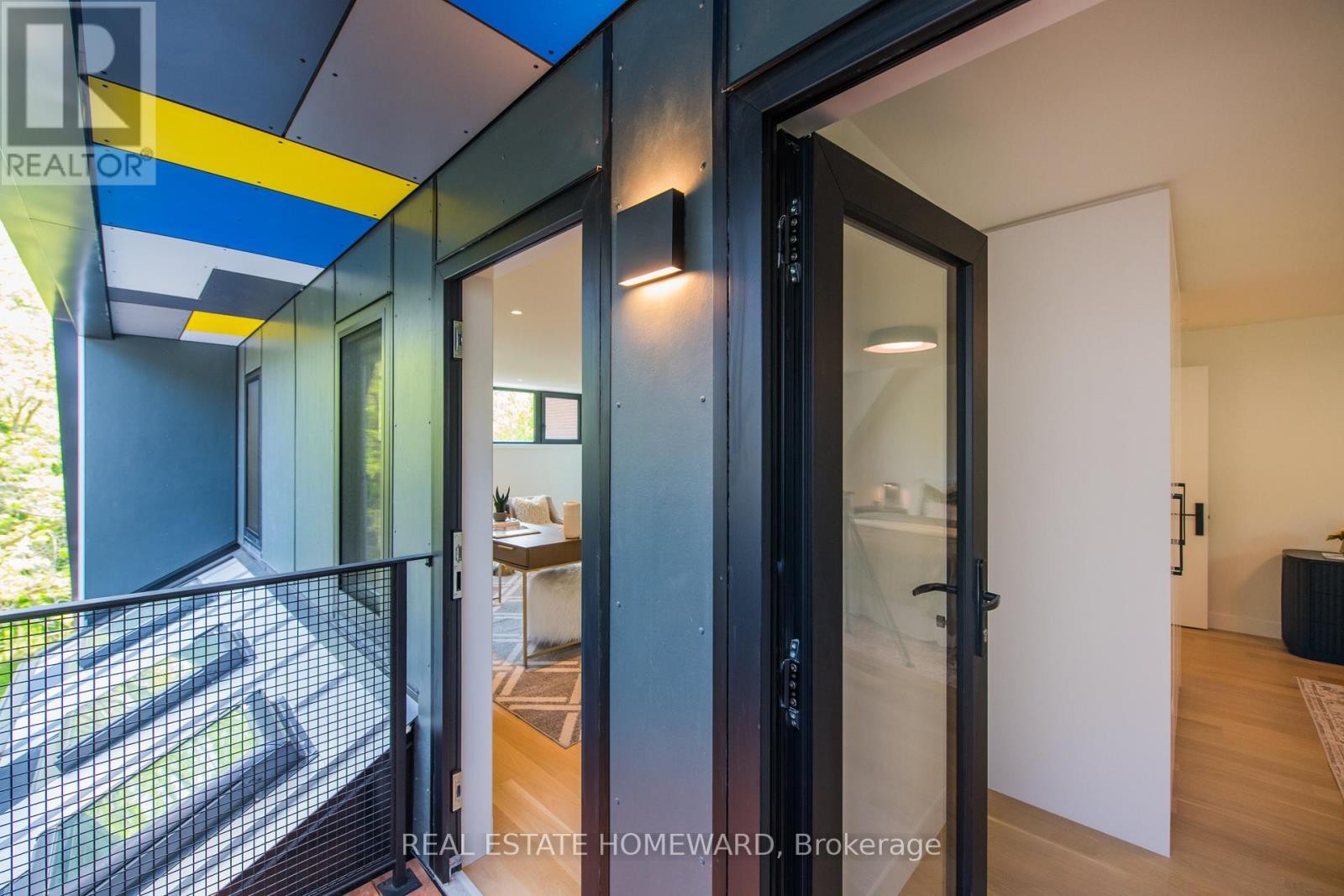 












174 KENILWORTH AVENUE

,
Toronto (The Beaches),




Ontario
M4L3S6

