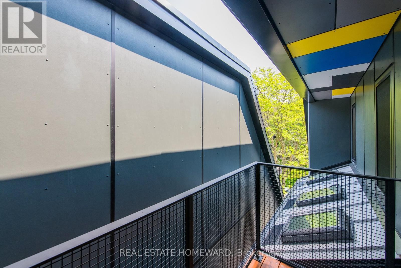 












174 KENILWORTH AVENUE

,
Toronto (The Beaches),




Ontario
M4L3S6

