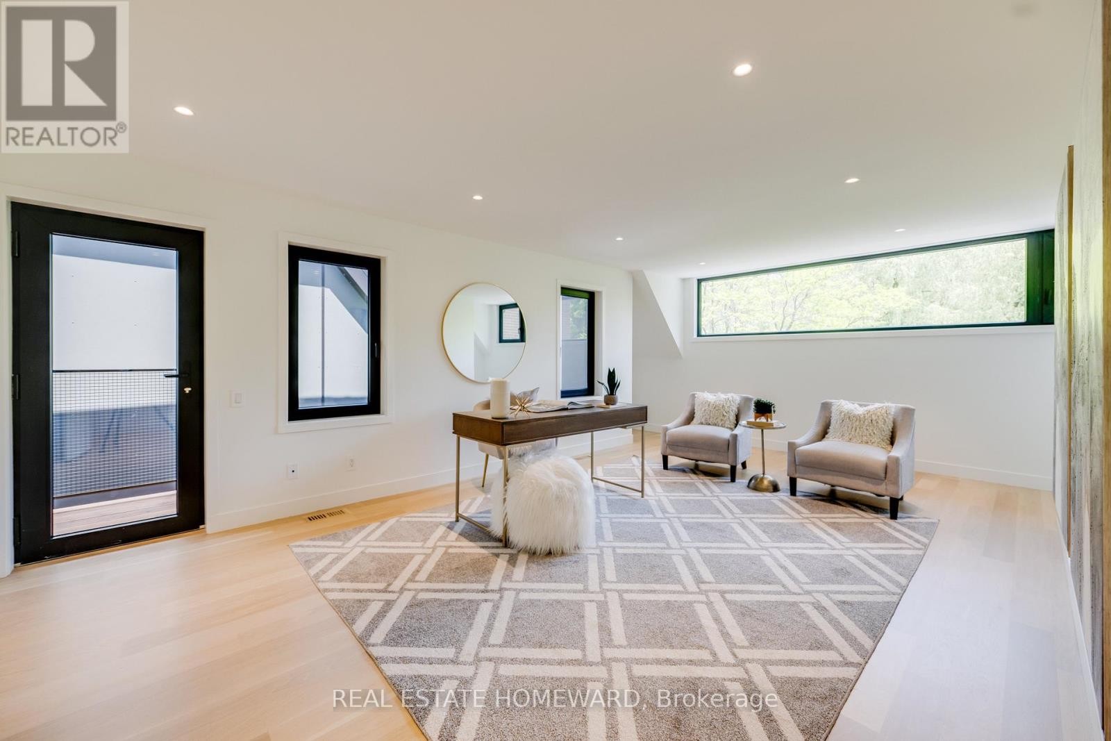 












174 KENILWORTH AVENUE

,
Toronto (The Beaches),




Ontario
M4L3S6

