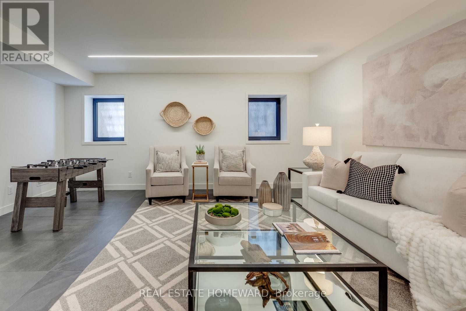 












174 KENILWORTH AVENUE

,
Toronto (The Beaches),




Ontario
M4L3S6

