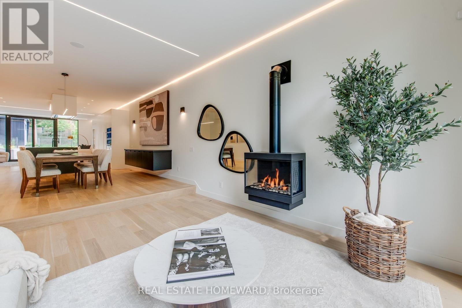 












174 KENILWORTH AVENUE

,
Toronto (The Beaches),




Ontario
M4L3S6

