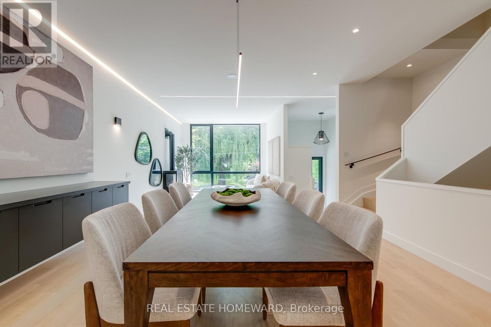 












174 KENILWORTH AVENUE

,
Toronto (The Beaches),




Ontario
M4L3S6

