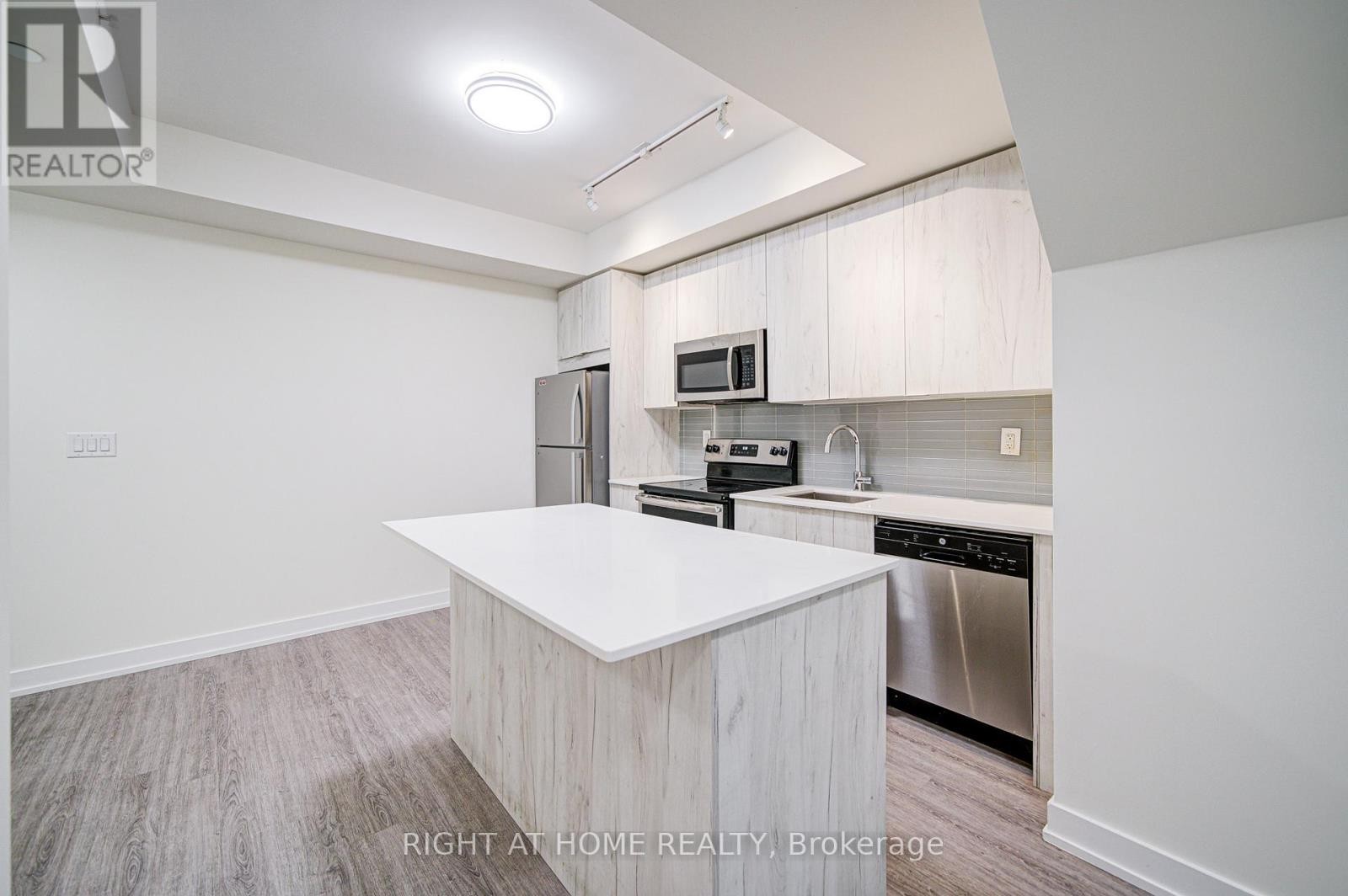 












TH03 - 1350 KINGSTON ROAD

,
Toronto (Birchcliffe-Cliffside),




Ontario
M1N0B7

