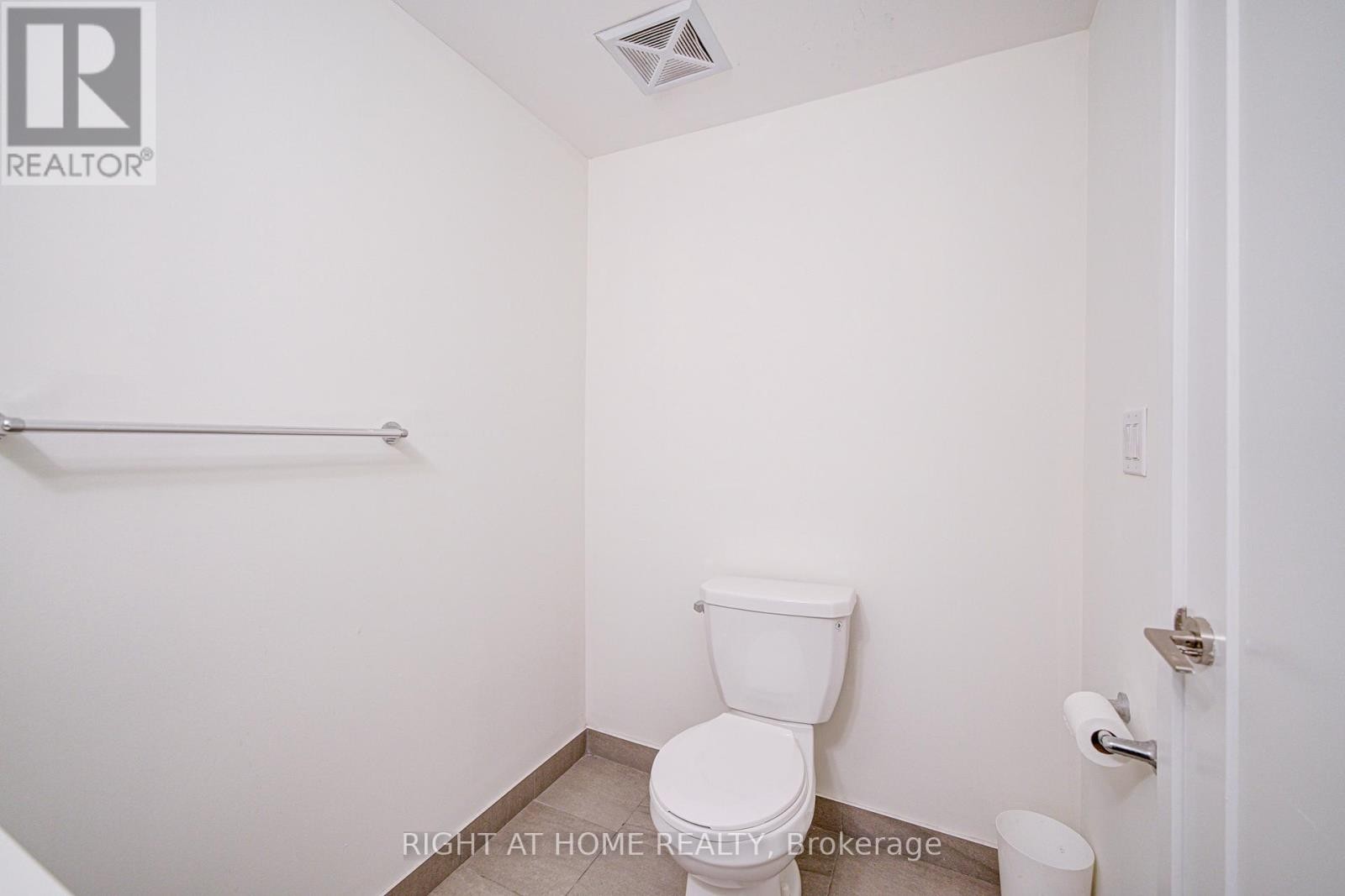 












TH03 - 1350 KINGSTON ROAD

,
Toronto (Birchcliffe-Cliffside),




Ontario
M1N0B7

