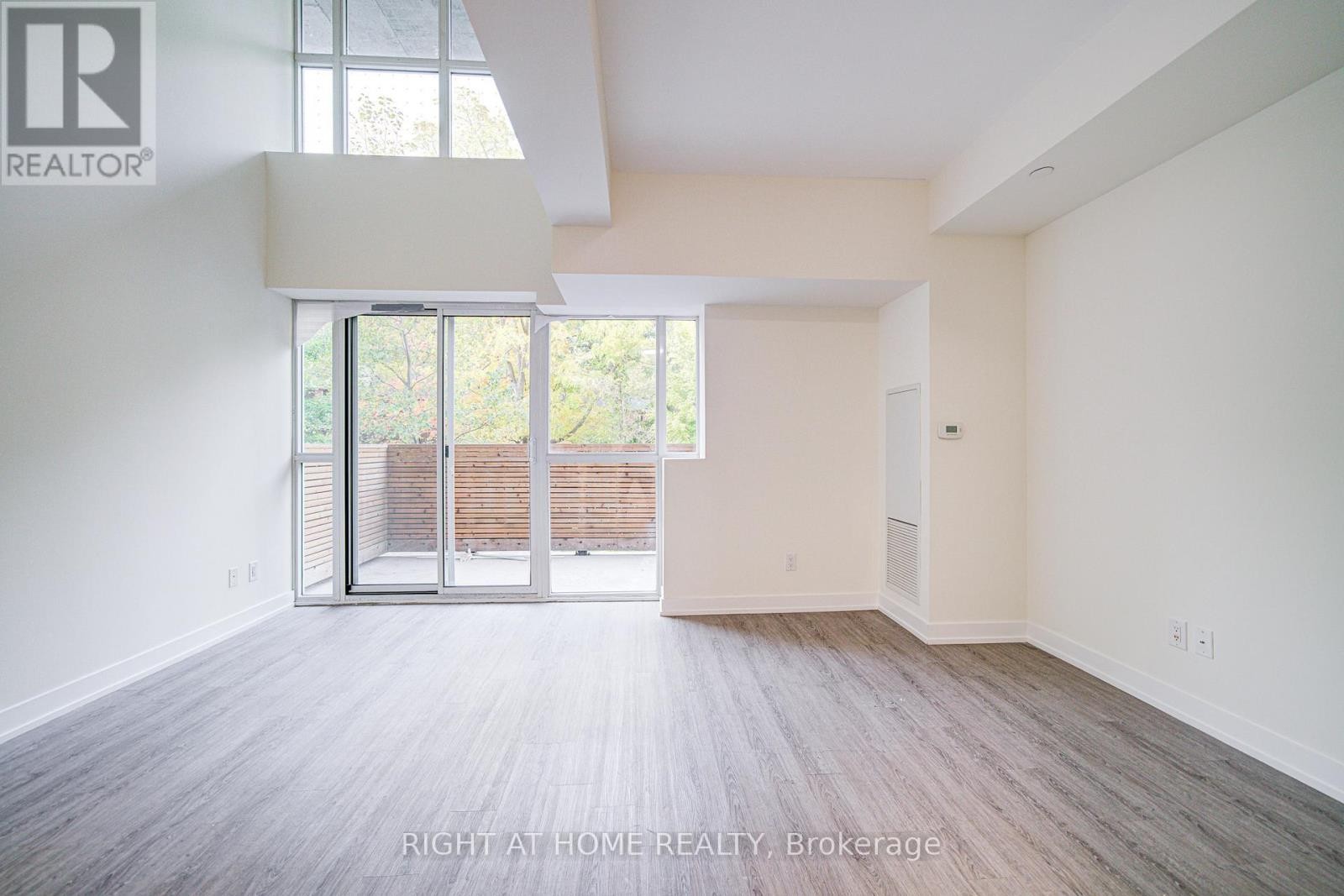 












TH03 - 1350 KINGSTON ROAD

,
Toronto (Birchcliffe-Cliffside),




Ontario
M1N0B7

