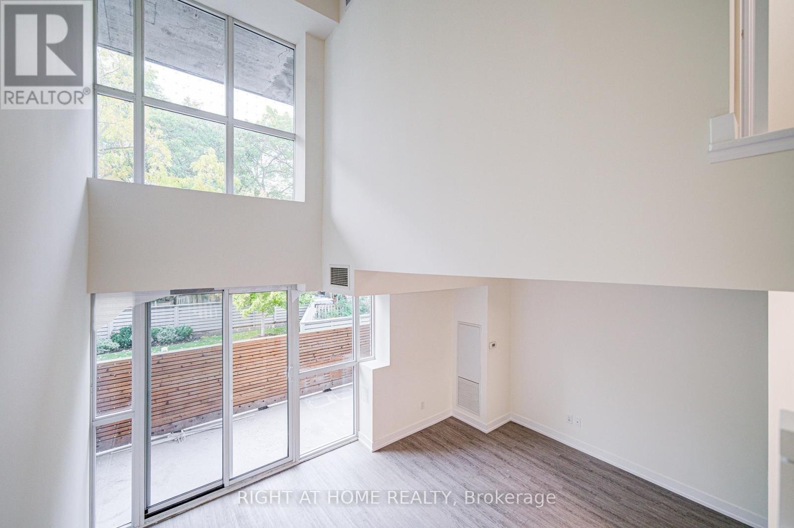 












TH03 - 1350 KINGSTON ROAD

,
Toronto (Birchcliffe-Cliffside),




Ontario
M1N0B7

