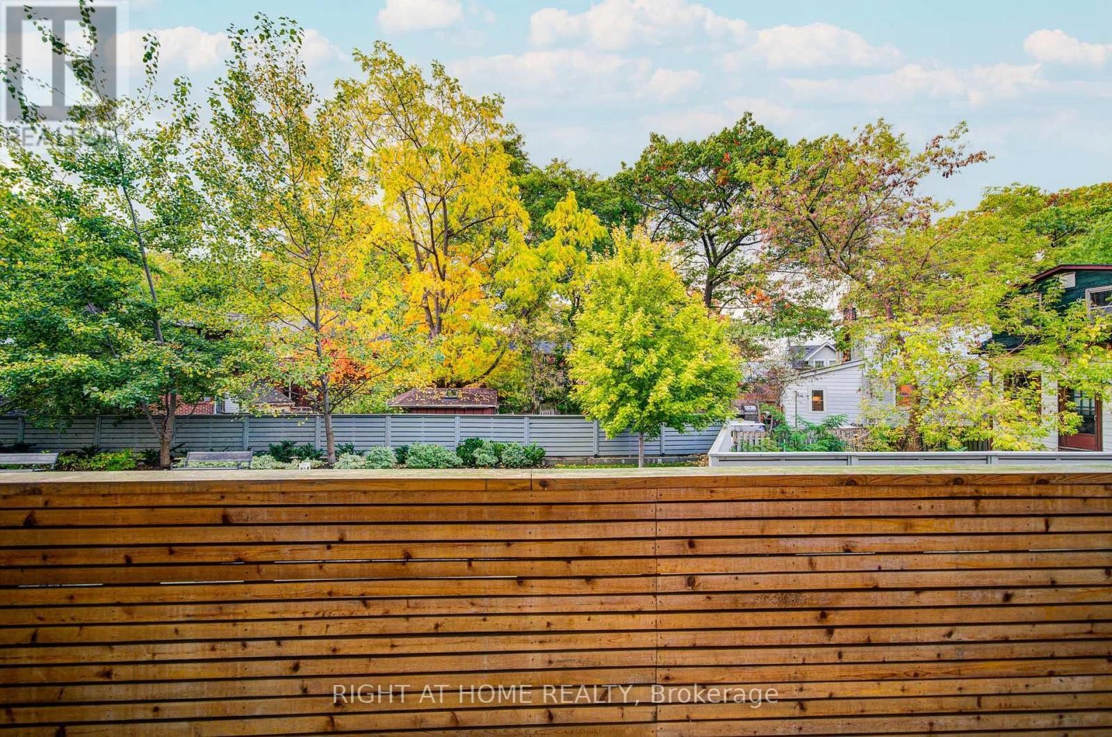 












TH03 - 1350 KINGSTON ROAD

,
Toronto (Birchcliffe-Cliffside),




Ontario
M1N0B7

