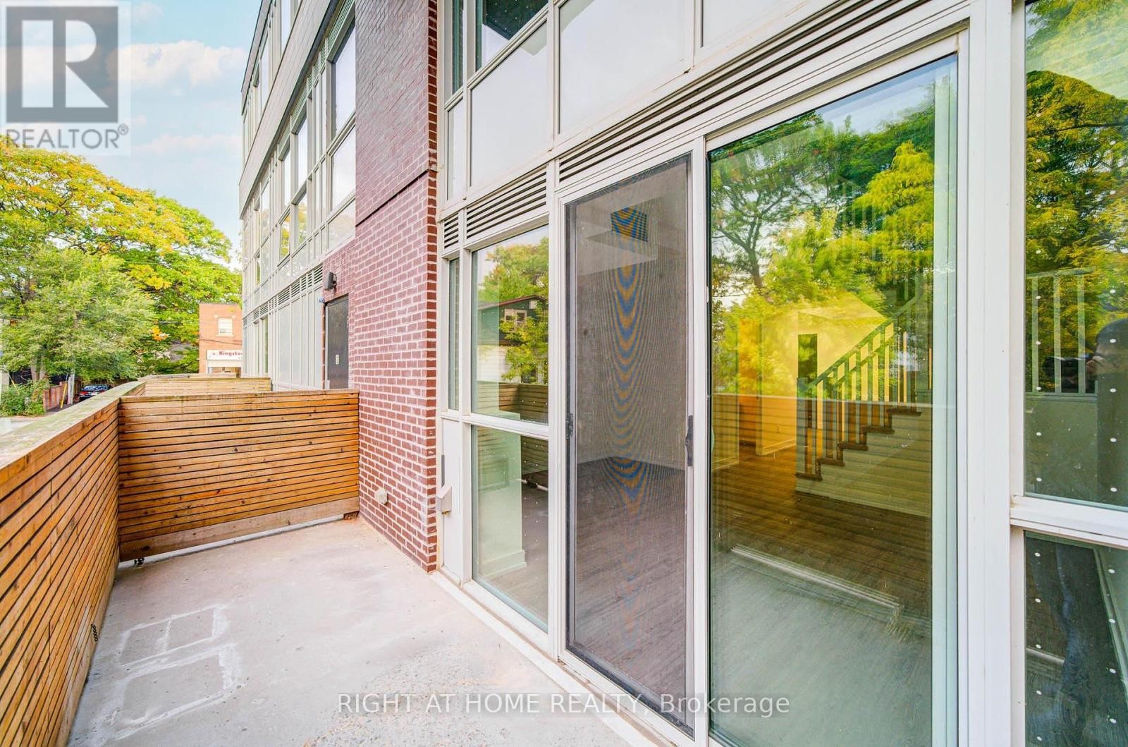 












TH03 - 1350 KINGSTON ROAD

,
Toronto (Birchcliffe-Cliffside),




Ontario
M1N0B7

