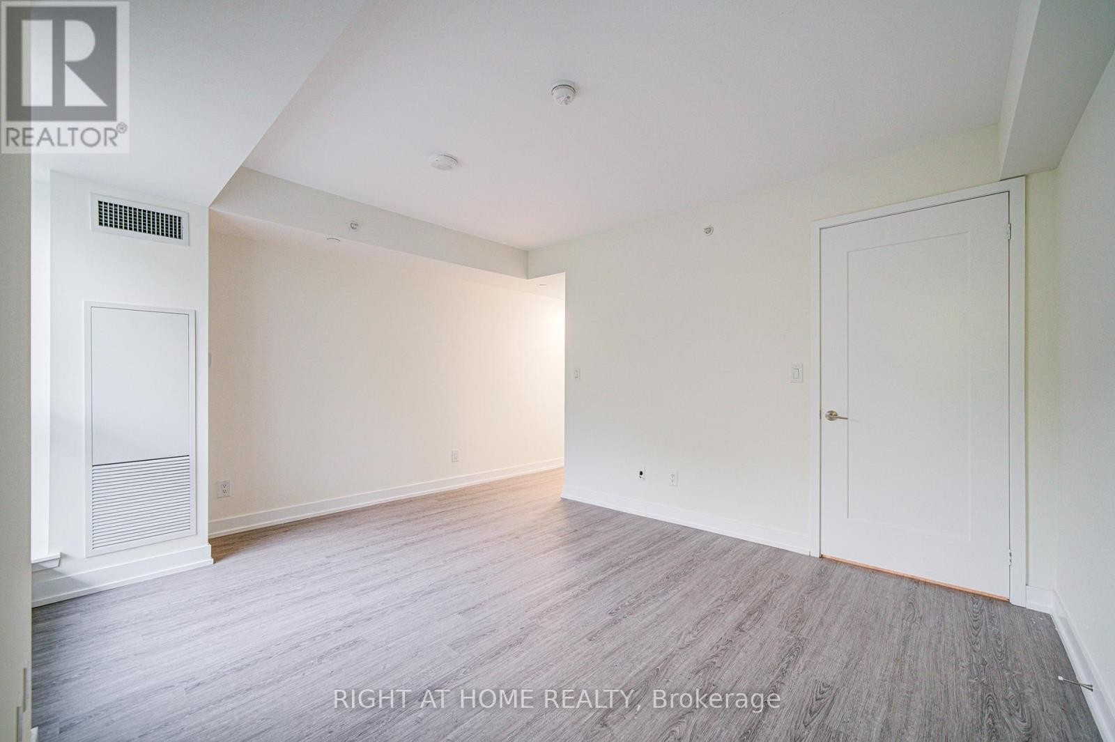 












TH03 - 1350 KINGSTON ROAD

,
Toronto (Birchcliffe-Cliffside),




Ontario
M1N0B7

