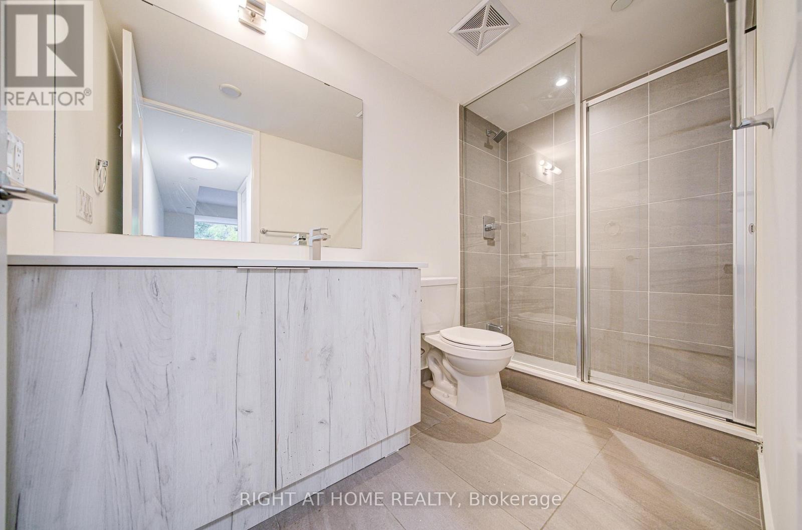 












TH03 - 1350 KINGSTON ROAD

,
Toronto (Birchcliffe-Cliffside),




Ontario
M1N0B7

