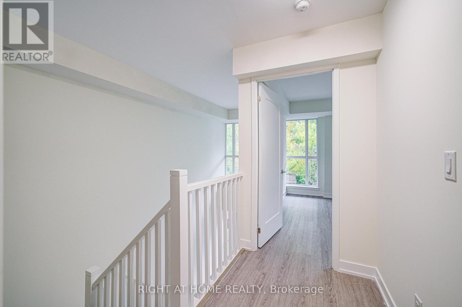 












TH03 - 1350 KINGSTON ROAD

,
Toronto (Birchcliffe-Cliffside),




Ontario
M1N0B7

