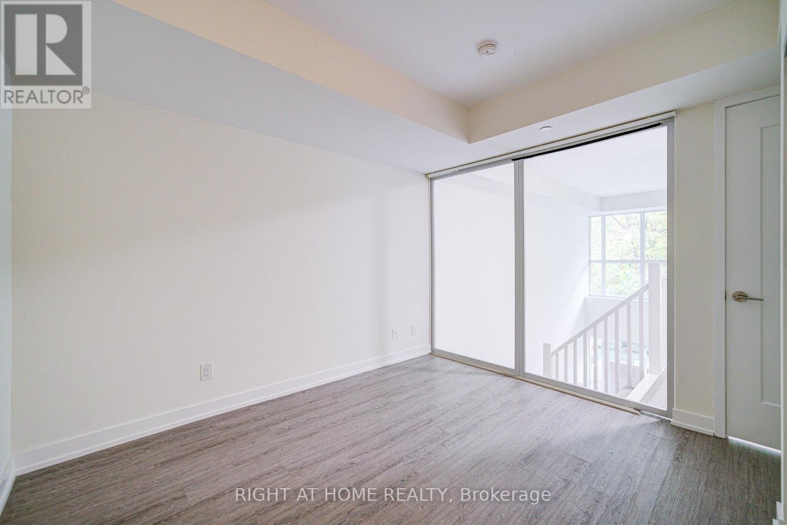 












TH03 - 1350 KINGSTON ROAD

,
Toronto (Birchcliffe-Cliffside),




Ontario
M1N0B7

