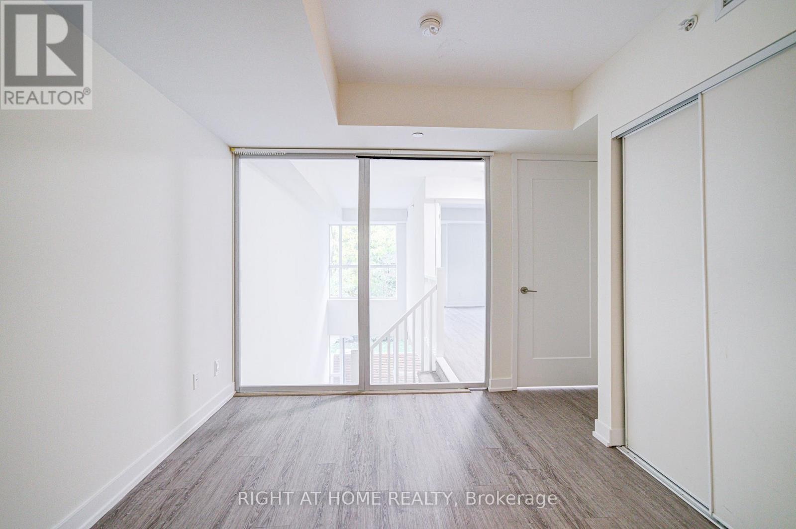 












TH03 - 1350 KINGSTON ROAD

,
Toronto (Birchcliffe-Cliffside),




Ontario
M1N0B7

