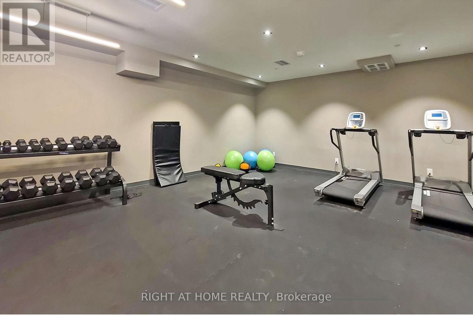 












TH03 - 1350 KINGSTON ROAD

,
Toronto (Birchcliffe-Cliffside),




Ontario
M1N0B7

