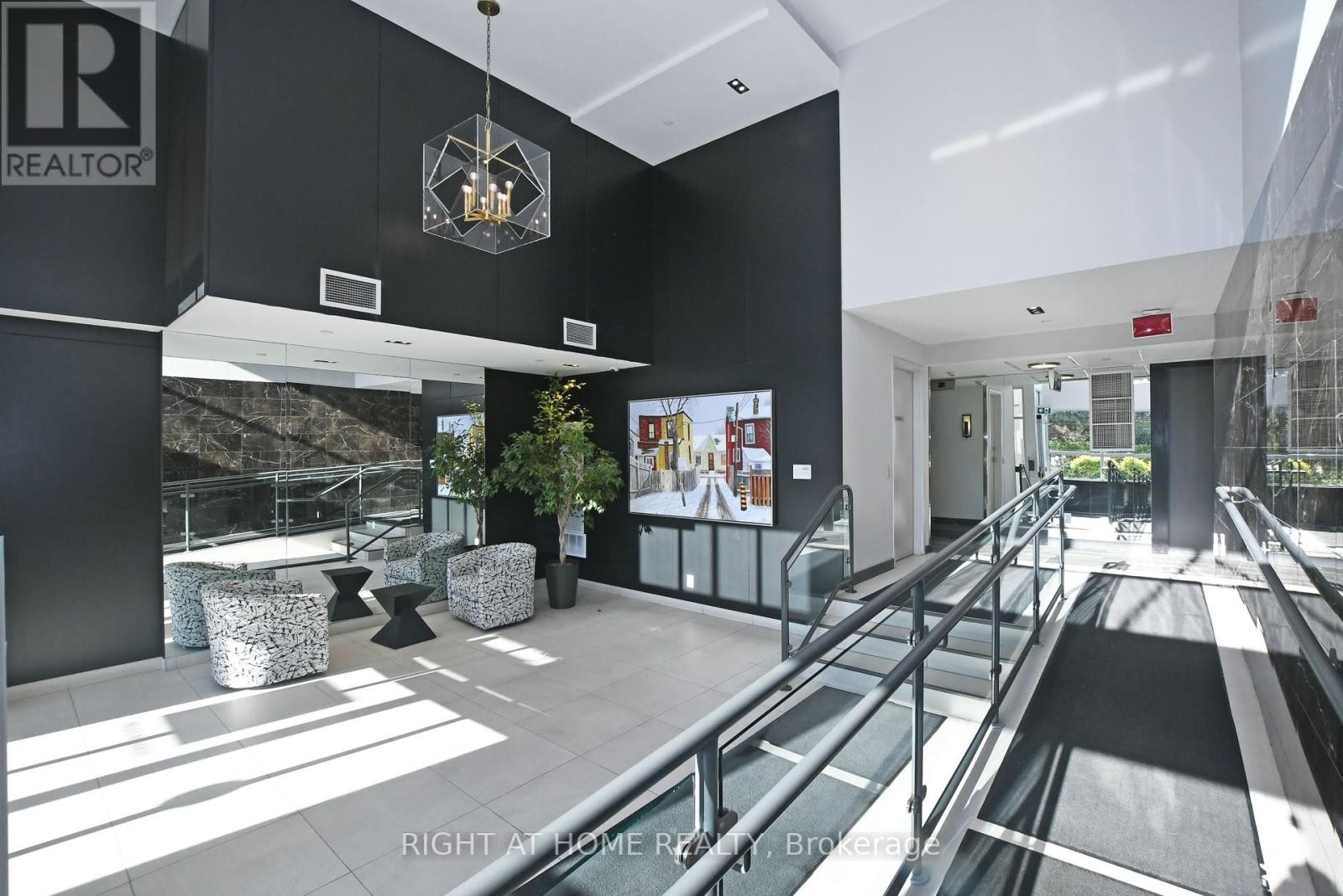 












TH03 - 1350 KINGSTON ROAD

,
Toronto (Birchcliffe-Cliffside),




Ontario
M1N0B7

