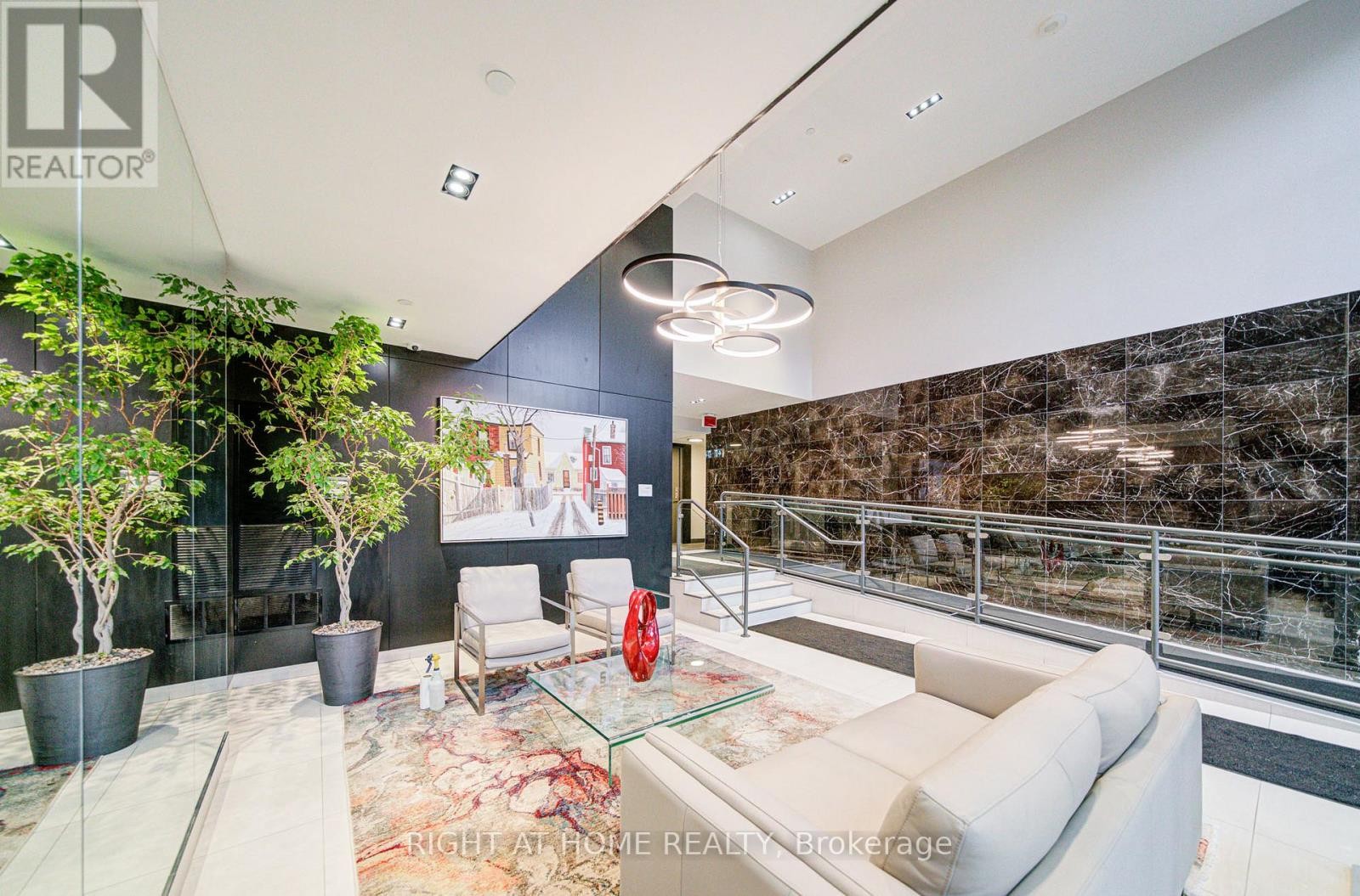 












TH03 - 1350 KINGSTON ROAD

,
Toronto (Birchcliffe-Cliffside),




Ontario
M1N0B7

