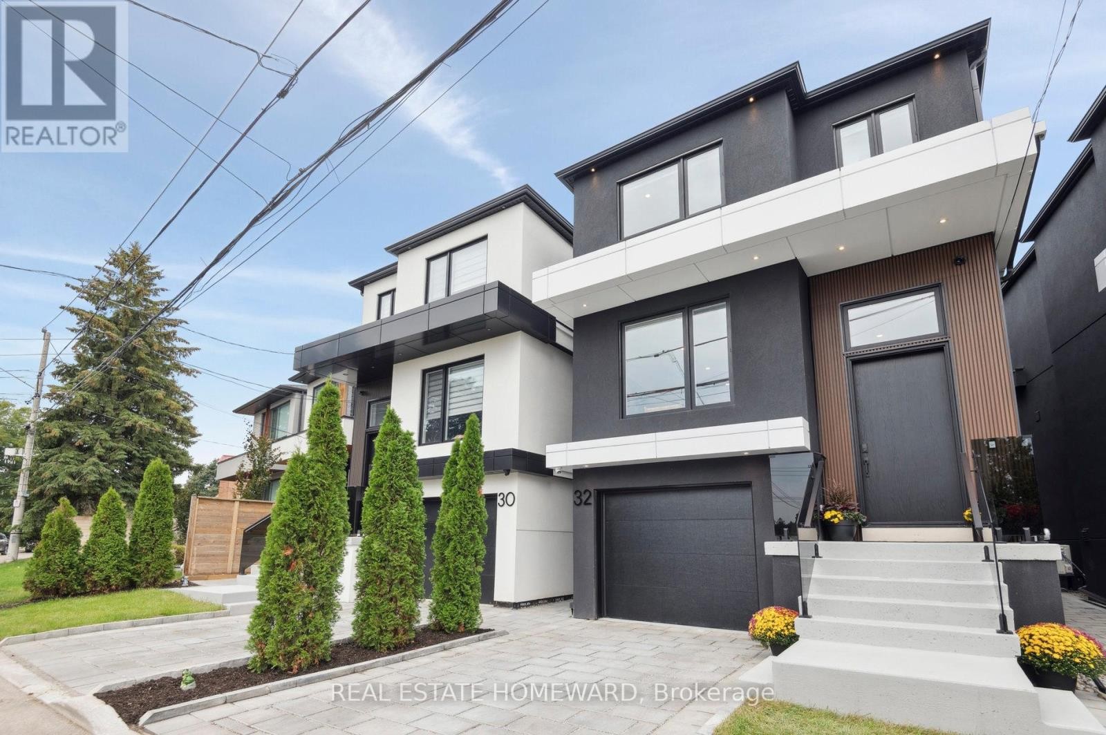 












32 WESTLAKE CRESCENT

,
Toronto (Woodbine-Lumsden),




Ontario
M4C2X2

