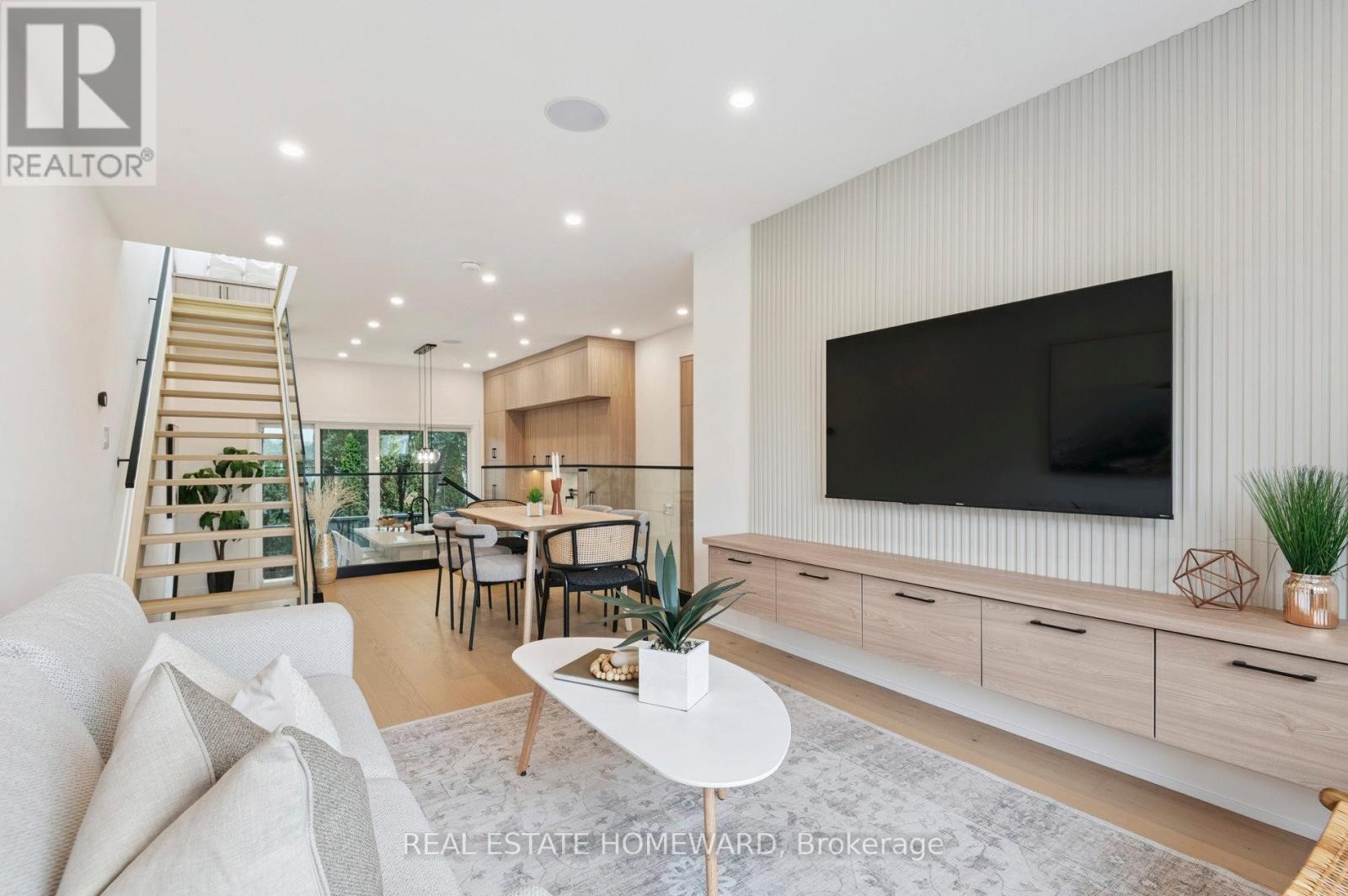 












32 WESTLAKE CRESCENT

,
Toronto (Woodbine-Lumsden),




Ontario
M4C2X2

