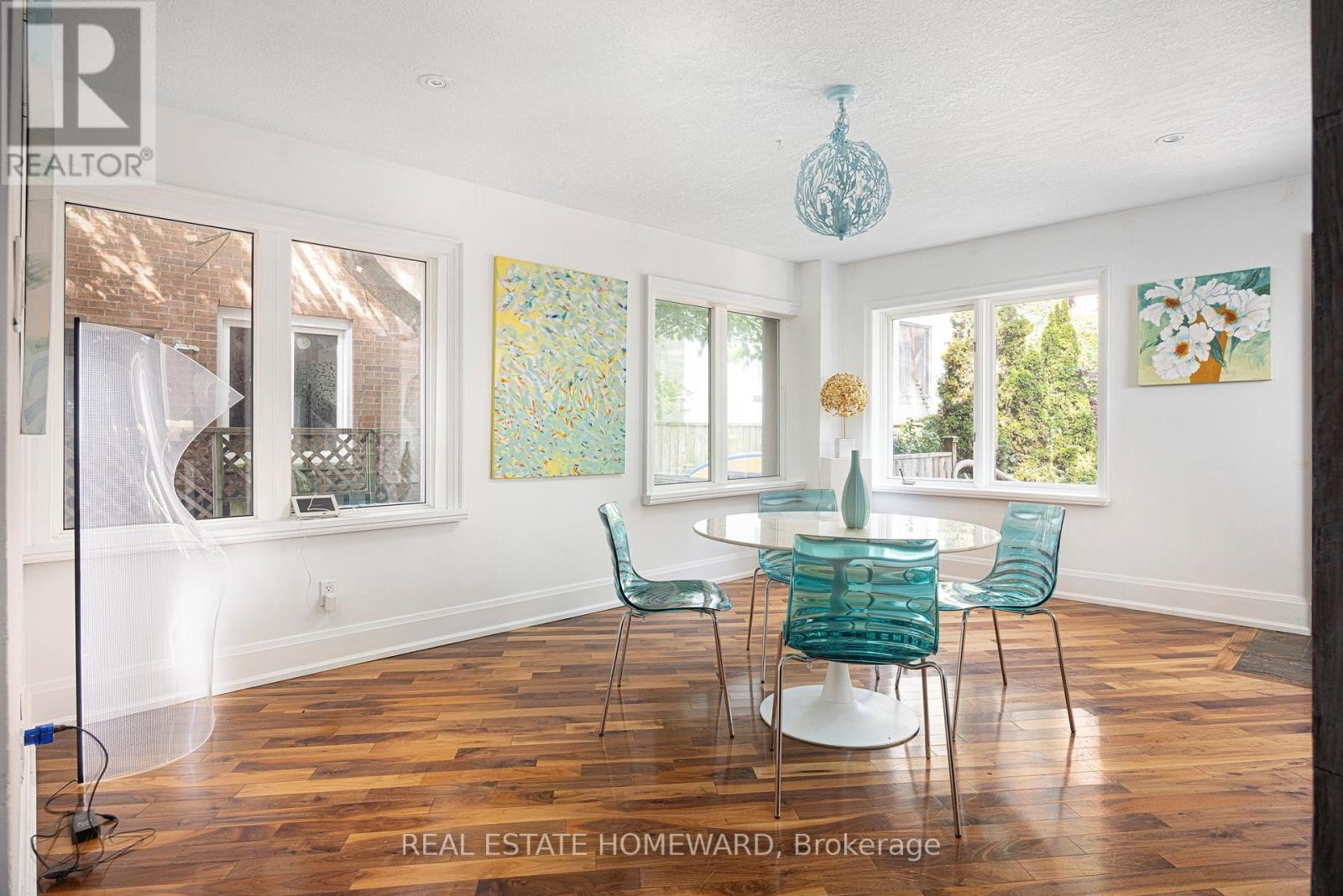 












2 PARK AVENUE

,
Toronto (The Beaches),




Ontario
M4E1B6

