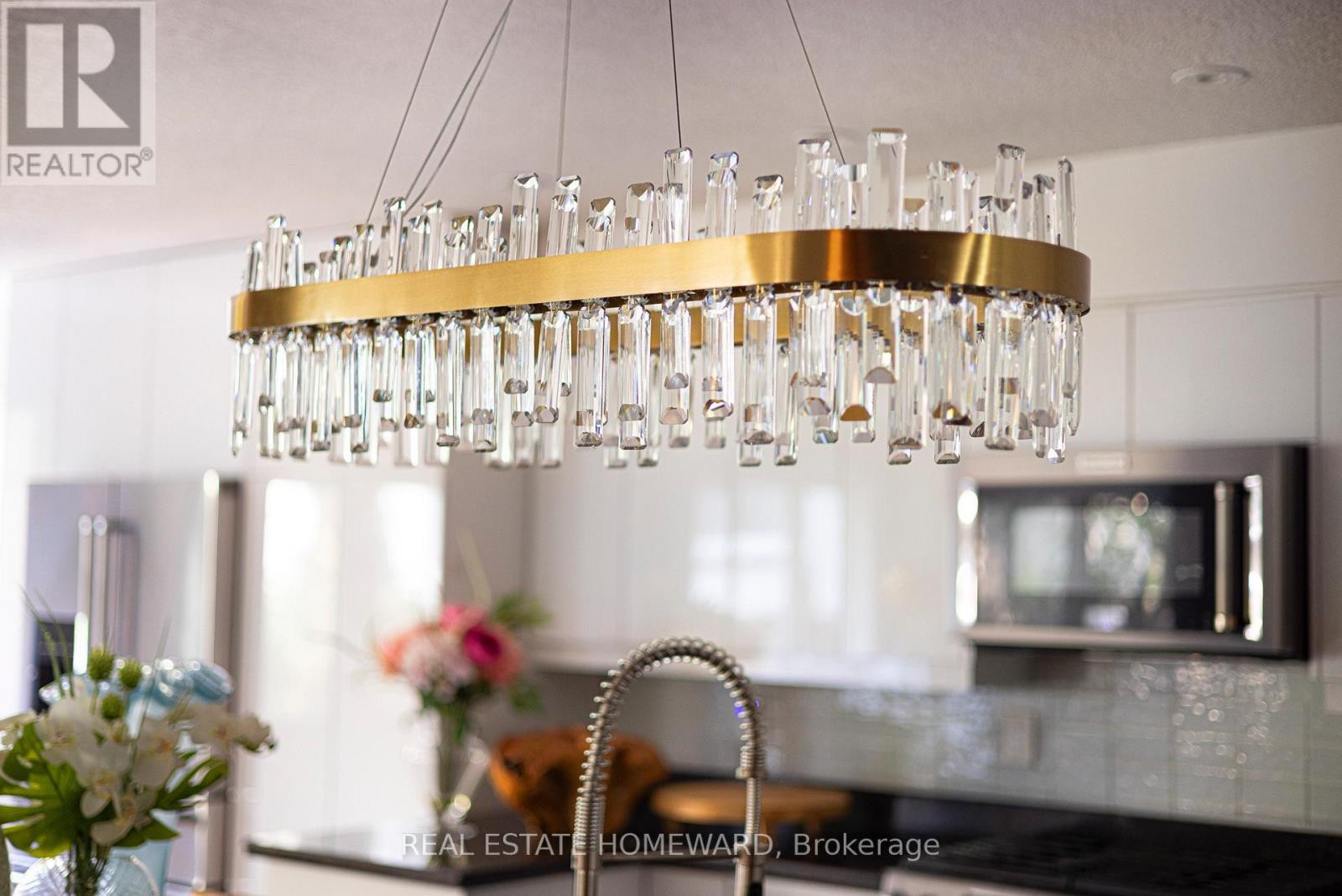 












2 PARK AVENUE

,
Toronto (The Beaches),




Ontario
M4E1B6

