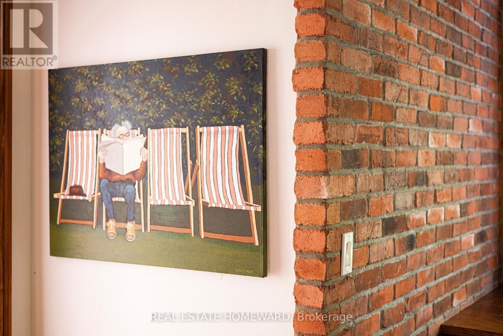 












2 PARK AVENUE

,
Toronto (The Beaches),




Ontario
M4E1B6

