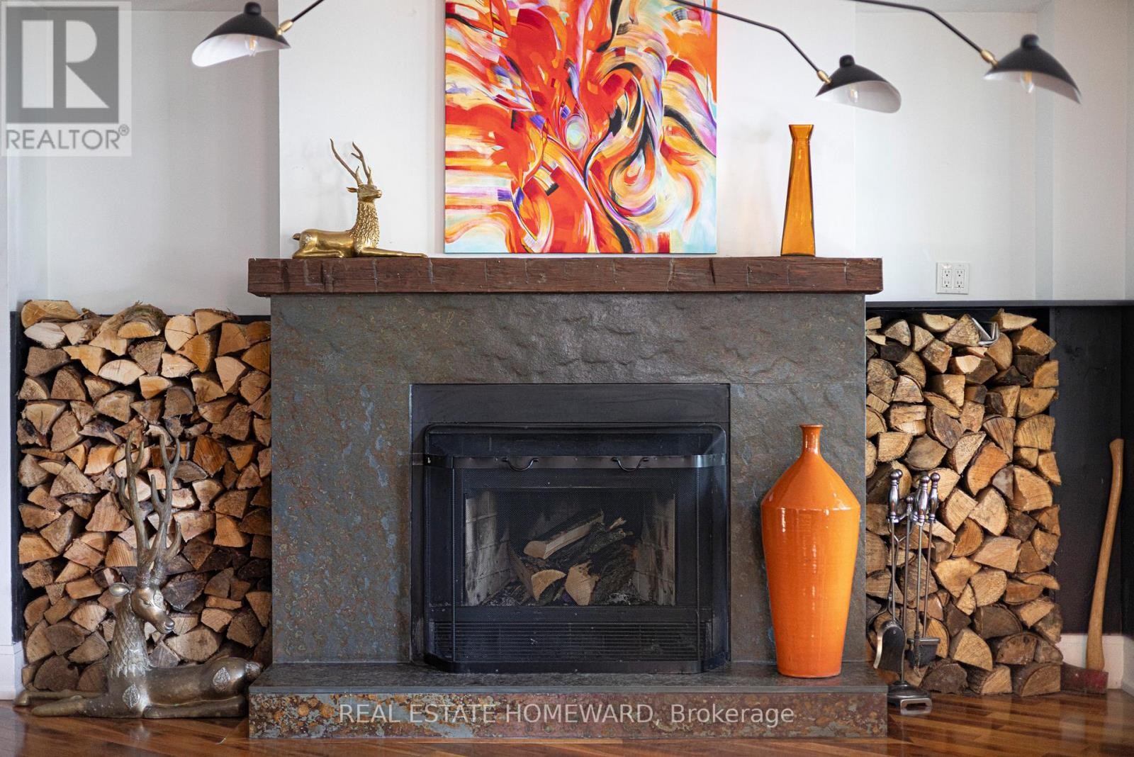 












2 PARK AVENUE

,
Toronto (The Beaches),




Ontario
M4E1B6

