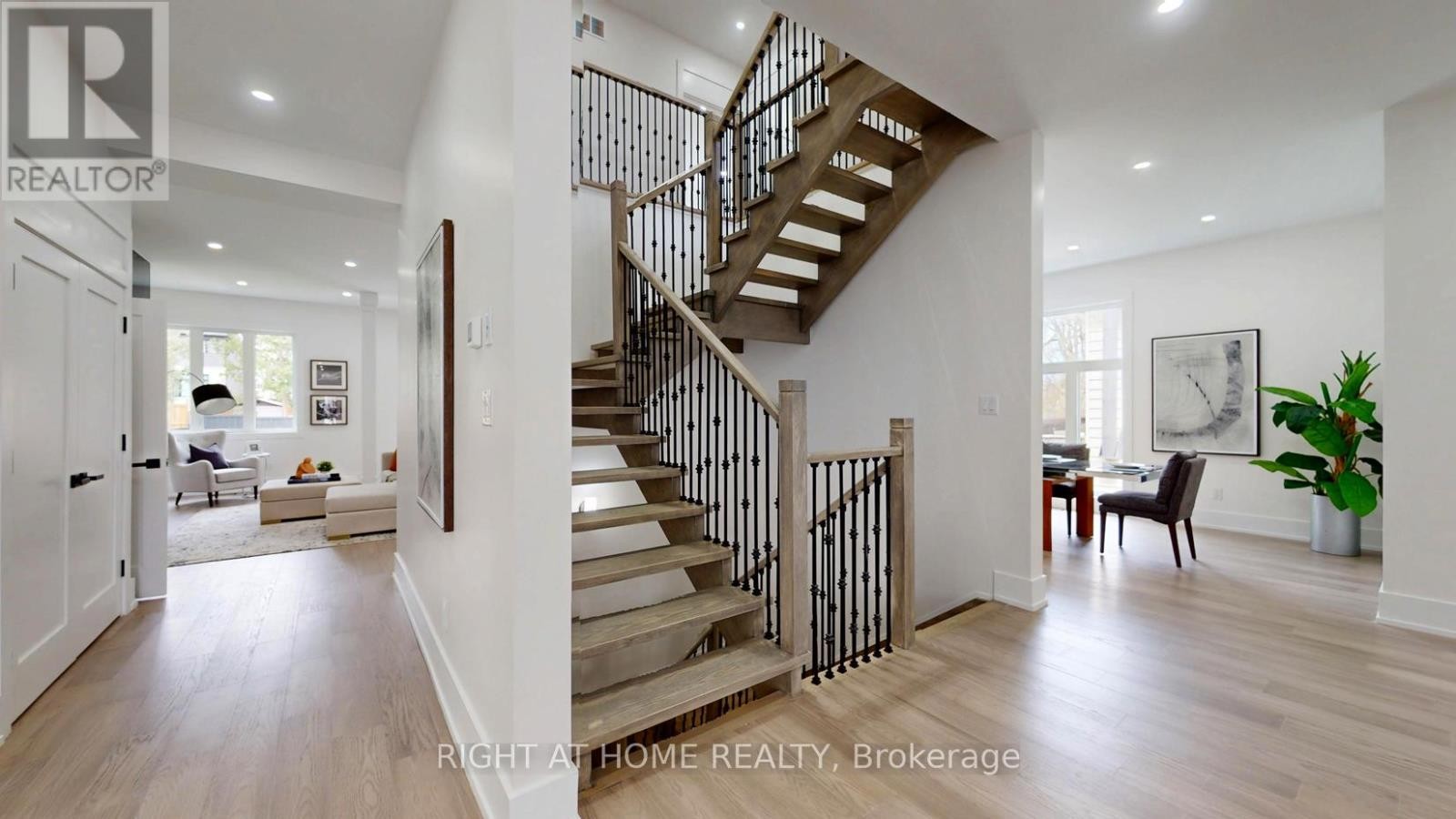 












1988 ROYAL ROAD

,
Pickering (Village East),




Ontario
L1V1Y2

