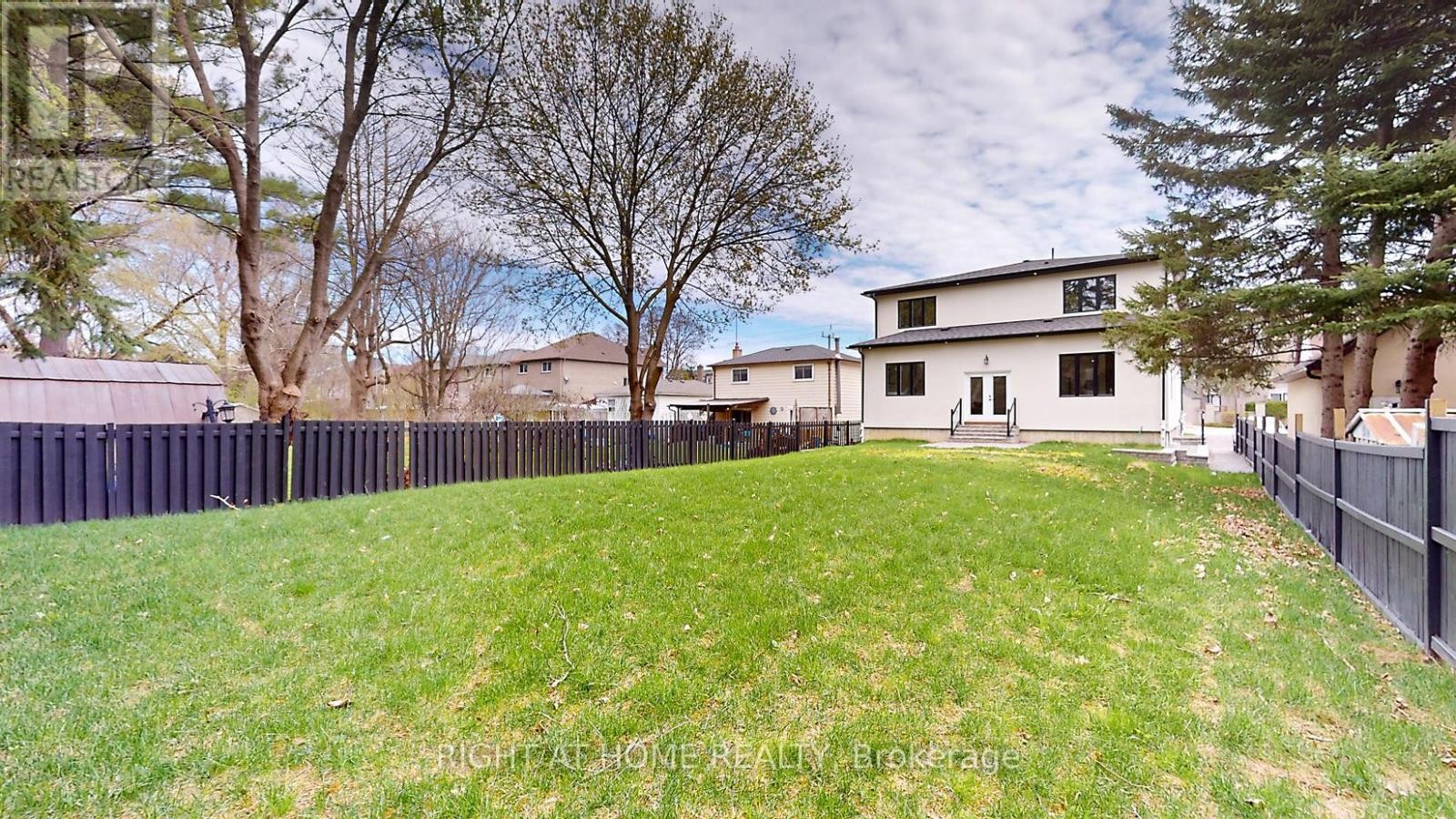 












1988 ROYAL ROAD

,
Pickering (Village East),




Ontario
L1V1Y2

