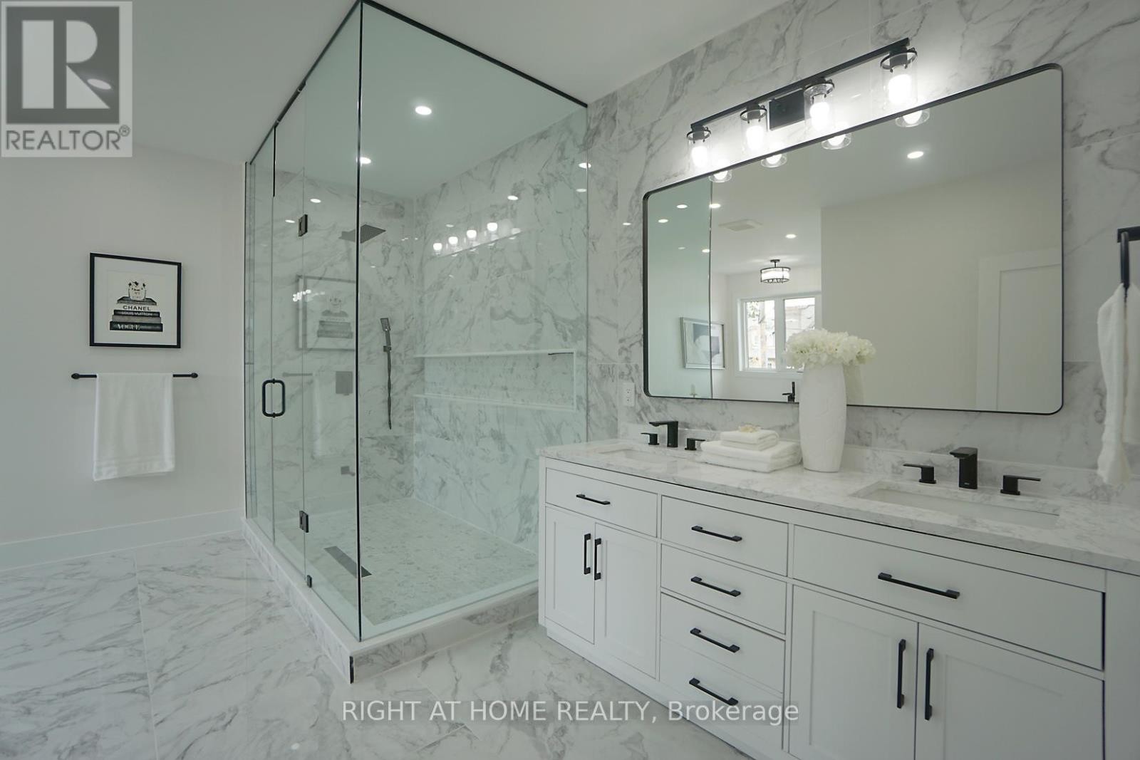 












1988 ROYAL ROAD

,
Pickering (Village East),




Ontario
L1V1Y2

