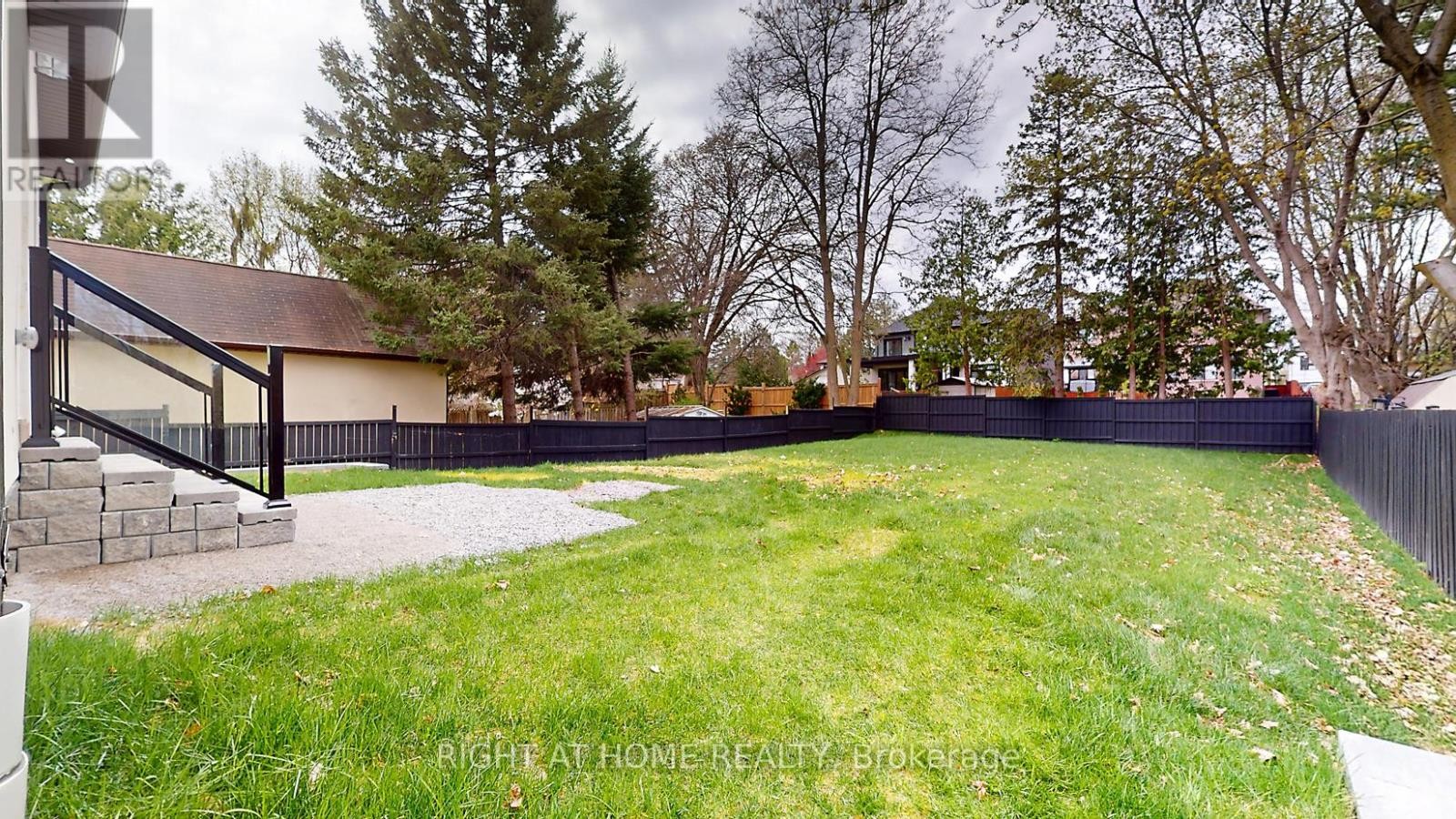 












1988 ROYAL ROAD

,
Pickering (Village East),




Ontario
L1V1Y2

